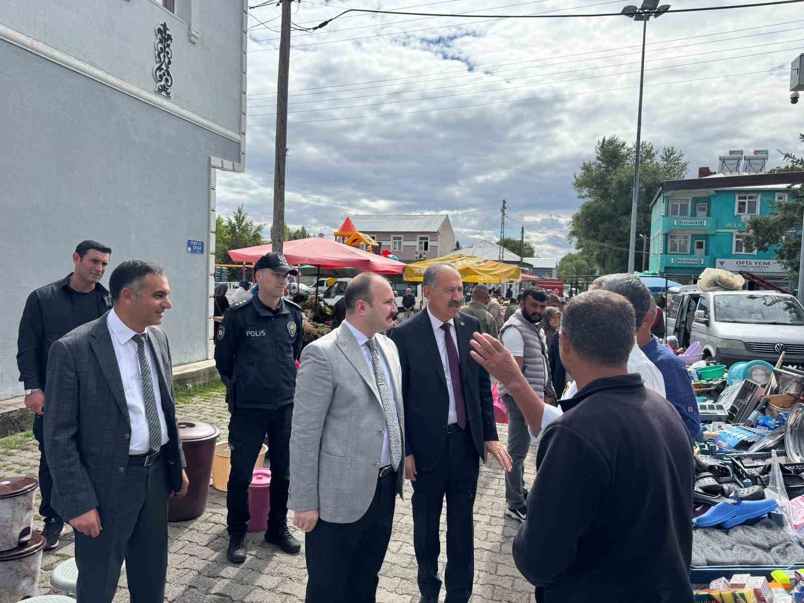 ARPAÇAY’DA KAYMAKAM GÜVENÇ VE BAŞKAN ELMA’DAN PAZAR ZİYARETİ(KARS-İHA)