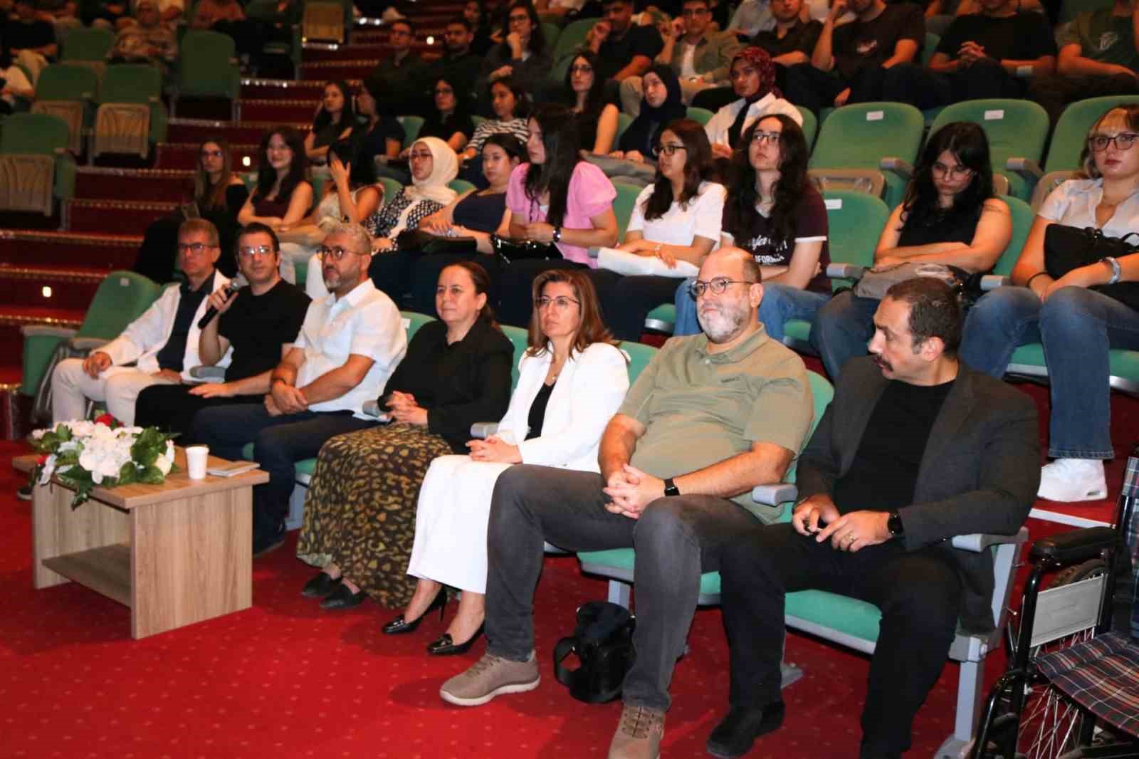 AYDIN ADNAN MENDERES ÜNİVERSİTESİ TIP FAKÜLTESİNE YENİ BAŞLAYAN DÖNEM 1 ÖĞRENCİLERİNE YÖNELİK ORYANTASYON PROGRAMI, ATATÜRK KONGRE MERKEZİ’NDE GERÇEKLEŞTİRİLDİ.