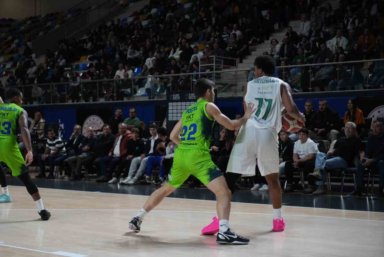 TÜRKİYE SİGORTA BASKETBOL SÜPER LİGİ'NİN 4. HAFTASINDA TOFAŞ, DEPLASMANDA KARŞILAŞTIĞI KÖRFEZ BASKET'İ BRYCE JONES'UN SON SANİYE ÜÇLÜĞÜYLE 71-69 MAĞLUP ETTİ.