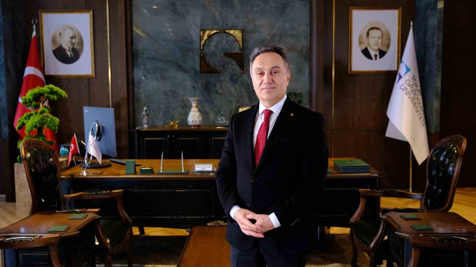 ÖĞRENCİLERİN ALDIĞI EĞİTİMİN AFET VE ACİL DURUMLARA MÜDAHALE AÇISINDAN ÖNEM TAŞIDIĞINI VURGULAYAN TOGÜ REKTÖRÜ PROF. DR. FATİH YILMAZ, ÖĞRENCİLERİN VE AKADEMİSYENLERİN YANGINDAN KORUNMA VE İTFAİYECİLİK HAFTASI’NI KUTLADI.