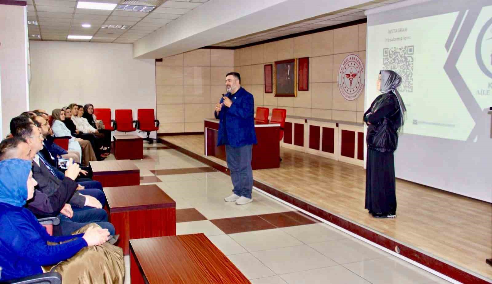 KAYSERİ DEVLET HASTANESİ'NDE KAYSERİ AİLE PLATFORMU DERNEĞİ TARAFINDAN HASTANE PERSONELİNE YÖNELİK 'EVLİLİK EHLİYETİ' KONULU BİLGİLENDİRME PROGRAMI DÜZENLENDİ.