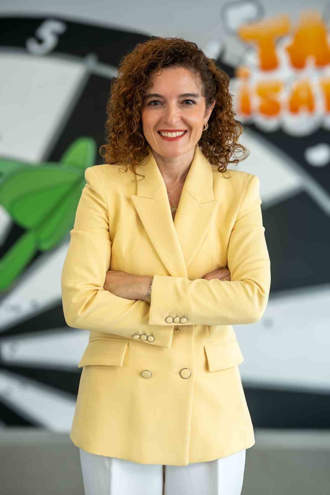 GENÇLERİN ÜNİVERSİTEDE EDİNDİKLERİ TEORİK BİLGİLERİ İŞ HAYATINDAKİ UYGULAMALARLA BULUŞTURMALARINI HEDEFLEYEN PROGRAMDA, ÖĞRENCİLER FARKLI DEPARTMANLARDA GÖREV ALARAK İŞ SÜREÇLERİNİ YAKINDAN TANIYOR. 2026-2027 DÖNEMİNDE PROGRAMA KATILAN 38 ÖĞRENCİ, FARKLI EKİP VE ÇALIŞMA ALANLARINDA DENEYİM KAZANARAK KARİYER YOLCULUKLARINA HAZIRLANIYOR.