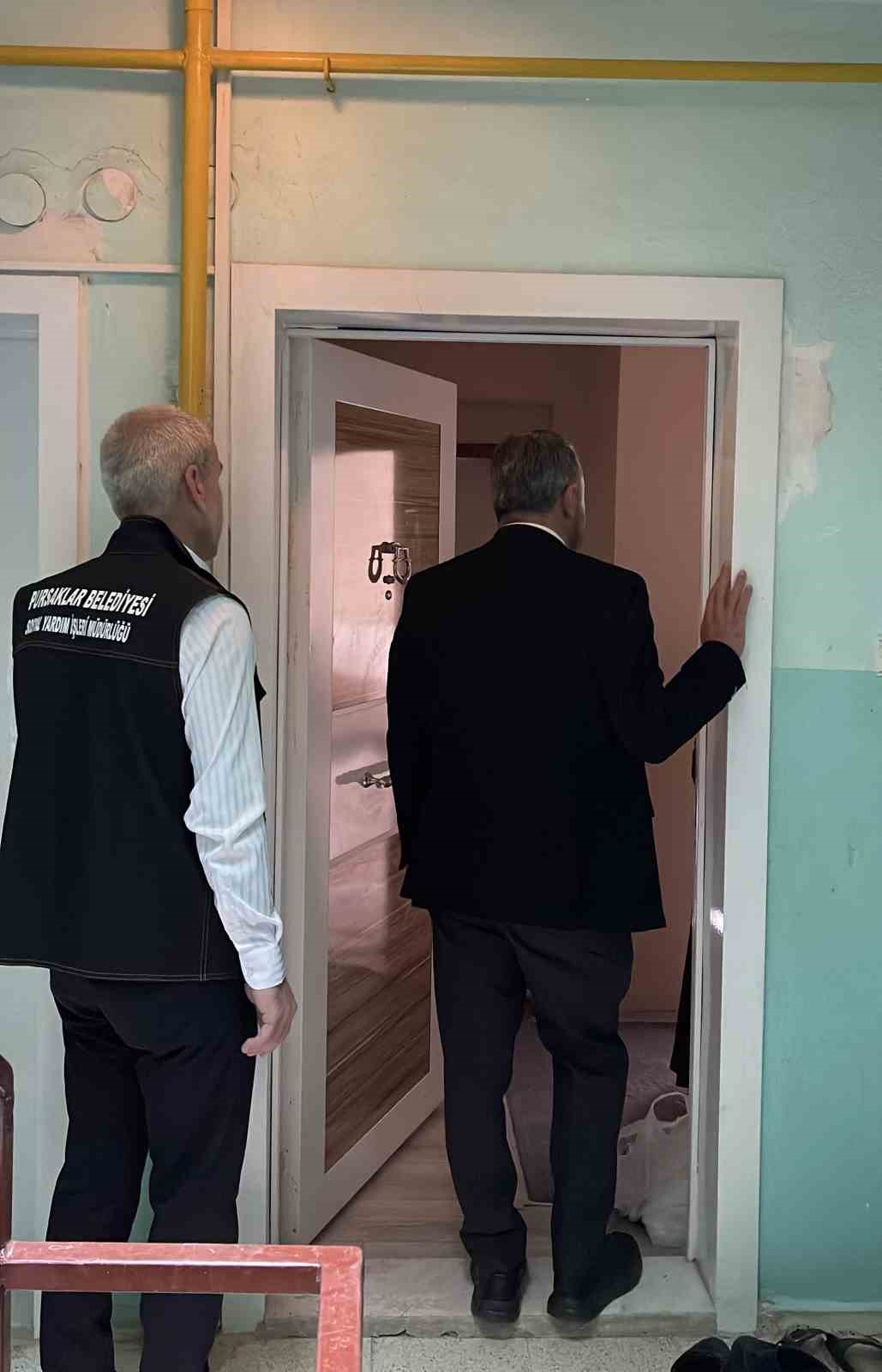ÜRETİM FAALİYETLERİNDEN ELDE EDİLEN BAL, NOHUT VE UN İLE KURBAN BAYRAMI DÖNEMİNDE HAZIRLANAN SUCUKLAR, BELİRLENEN İHTİYAÇ SAHİBİ AİLELERE ULAŞTIRILARAK SOFRALARA KATKI SAĞLANIYOR.