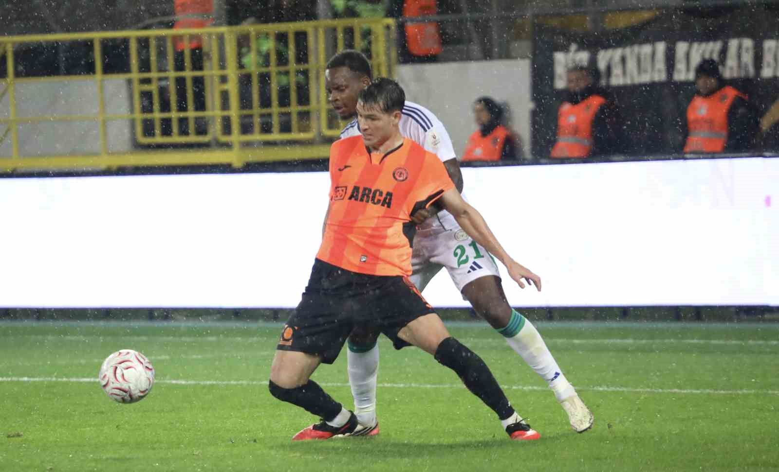 TRENDYOL SÜPER LİG'İN 8. HAFTASINDA ÇORUM FK, EVİNDE KONUK ETTİĞİ ÇAYKUR RİZESPOR'U 2-1 MAĞLUP ETTİ.