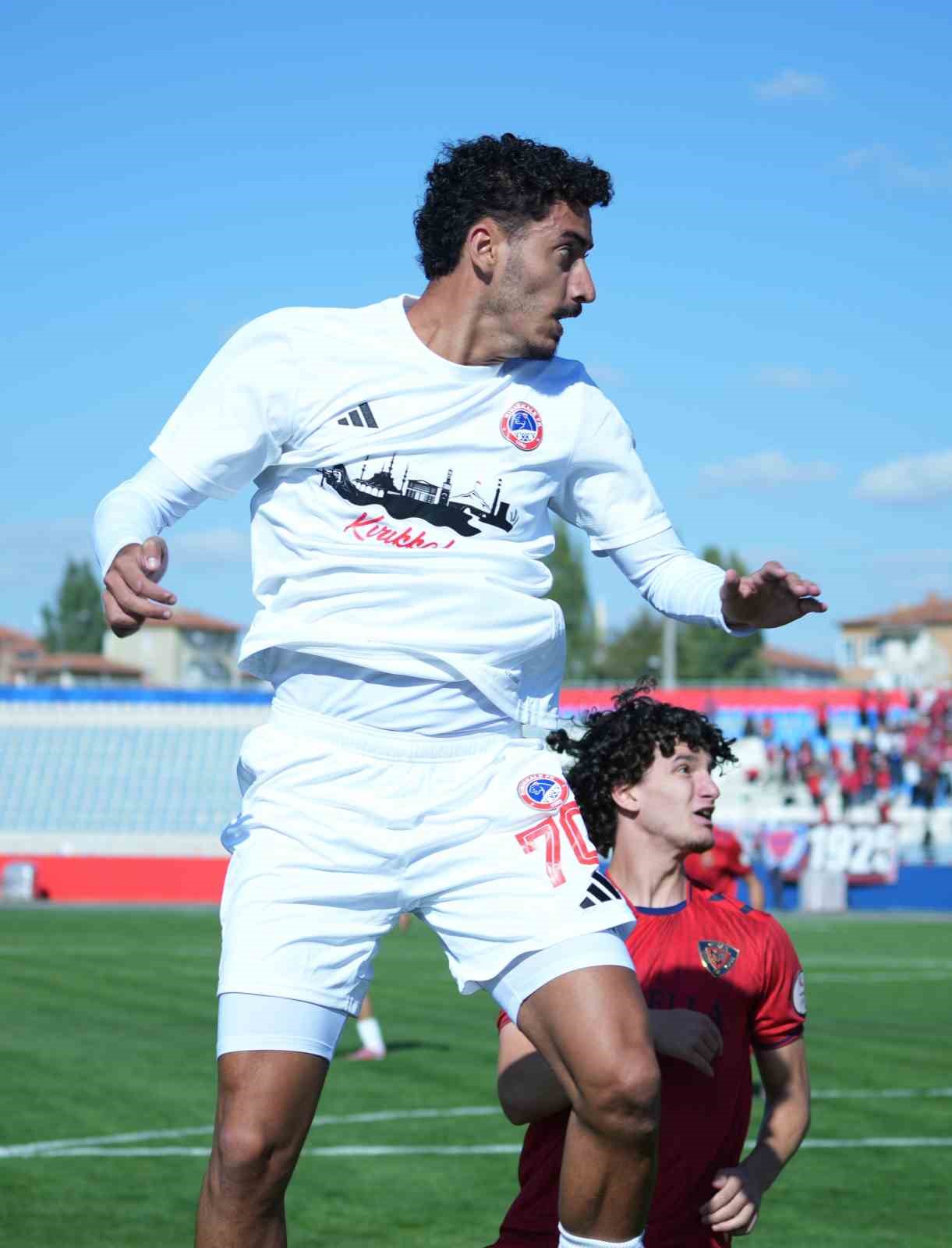 TFF 3. LİG 3. GRUP'TA MÜCADELE EDEN KIRIKKALE FK, SAHASINDA YENİ MERSİN İDMANYURDU'NU 3-0 MAĞLUP EDEREK SEZONUN İLK GALİBİYETİNİ ALDI.