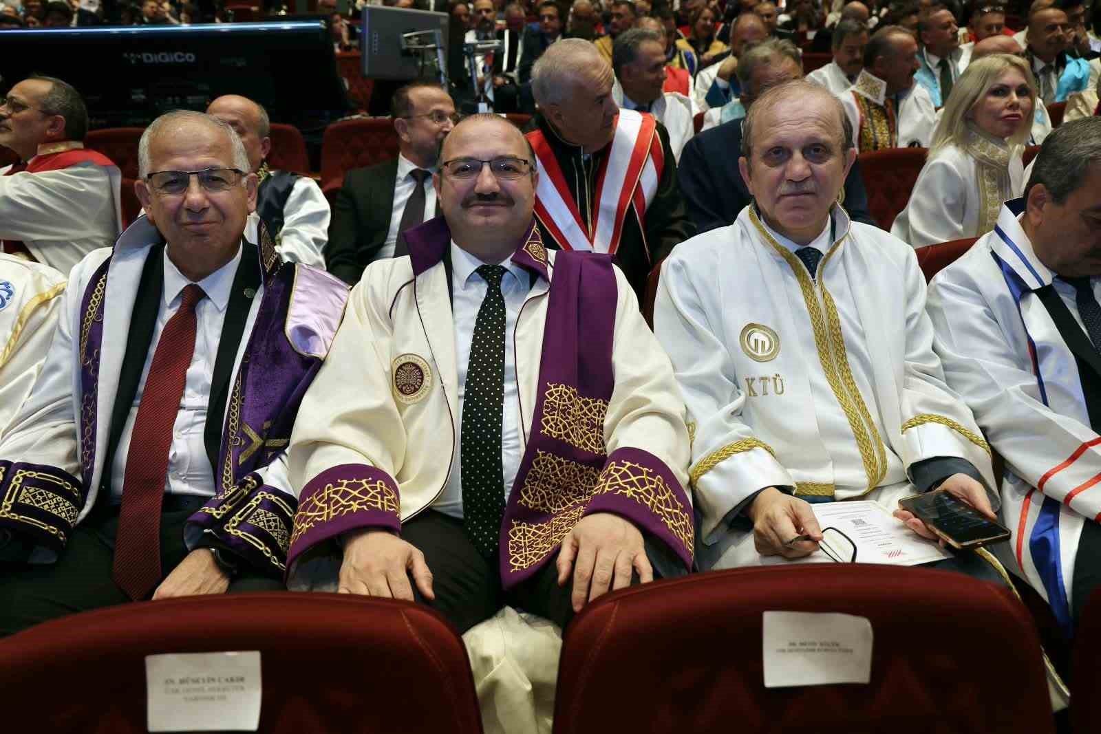 YÜKSEKÖĞRETİM KURULU (YÖK) 2026-2027 AKADEMİK YILI AÇILIŞ TÖRENİ, CUMHURBAŞKANI RECEP TAYYİP ERDOĞAN’IN TEŞRİFLERİYLE, YÜKSEKÖĞRETİM KURULUNUN (YÖK) EV SAHİPLİĞİNDE CUMHURBAŞKANLIĞI KÜLLİYESİ BEŞTEPE MİLLET KONGRE VE KÜLTÜR MERKEZİNDE GERÇEKLEŞTİRİLDİ.