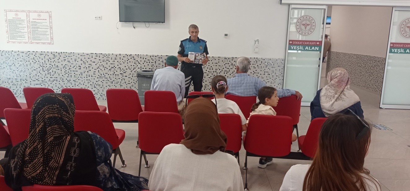 NİĞDE’DE POLİS VATANDAŞLARI DOLANDIRICILIK VE HIRSIZLIĞA KARŞI UYARDI