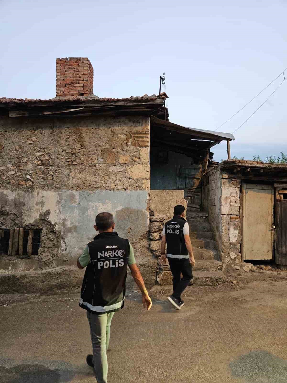 ADANA’NIN KOZAN İLÇESİNDE UYUŞTURUCU VE UYARICI MADDELERİN KULLANIMININ VE TİCARETİNİN ÖNLENMESİNE YÖNELİK GERÇEKLEŞTİRİLEN DENETİMLERDE 411 KİŞİ KONTROL EDİLİRKEN, SİLAHLI TERÖR ÖRGÜTÜNE ÜYE OLMAK SUÇUNDAN ARANAN 1 KİŞİ YAKALANDI.