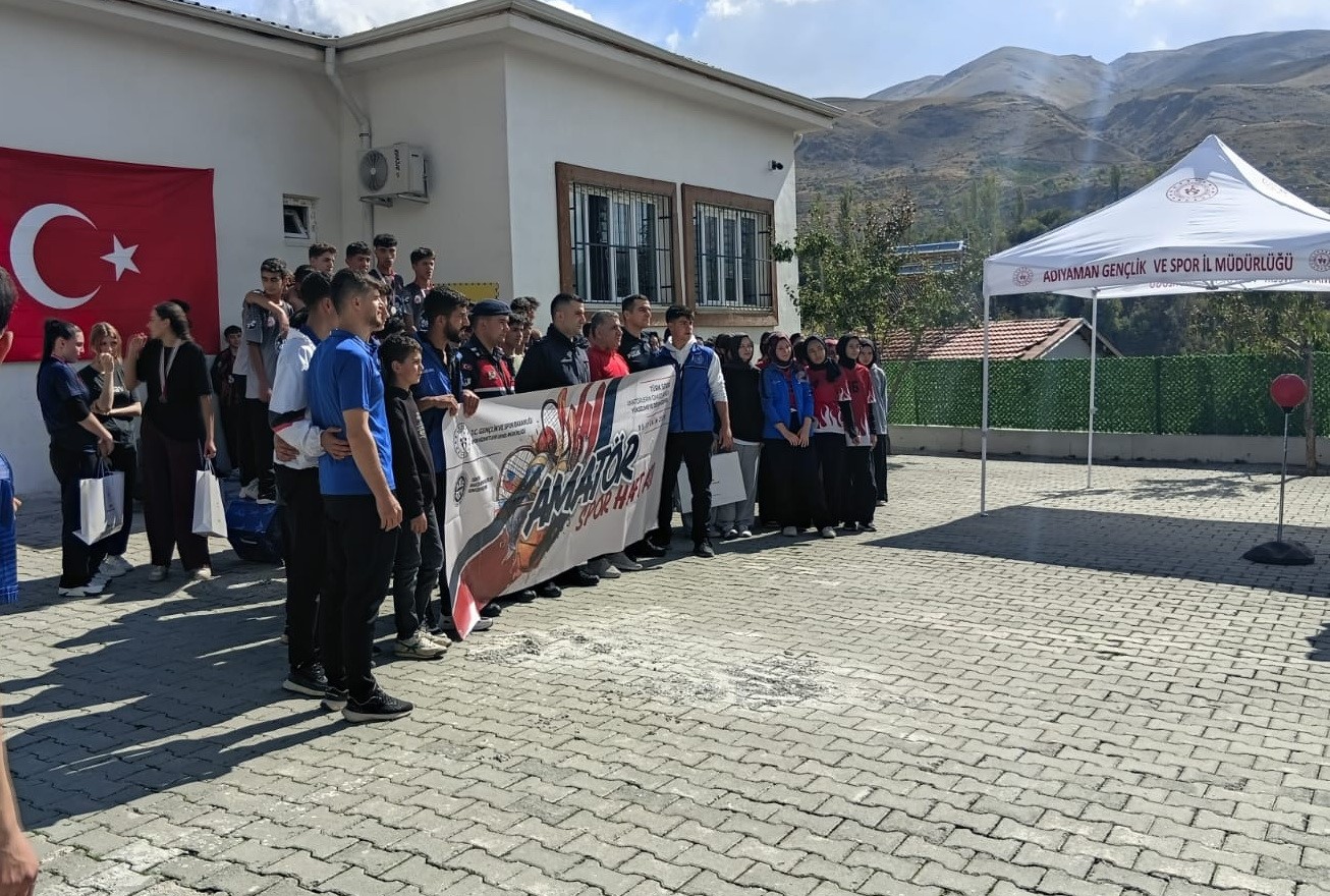 ADIYAMAN’IN ÇELİKHAN İLÇESİNDE AMATÖR SPOR HAFTASI ETKİNLİKLERİ KAPSAMINDA ÖDÜLLÜ ATLETİZM KOŞUSU DÜZENLENDİ.