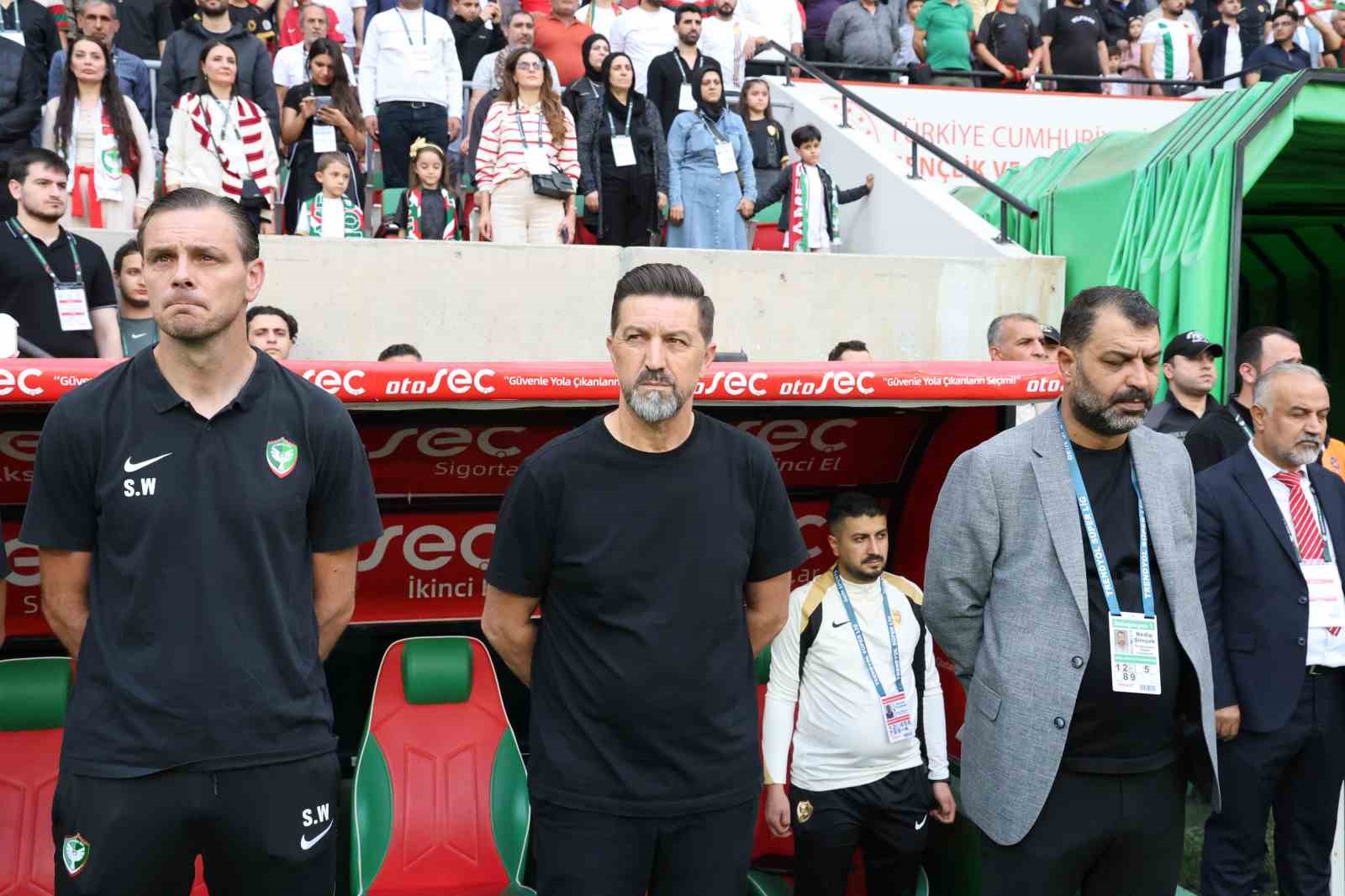 TRENDYOL SÜPER LİG’İN 8. HAFTASINDA AMED SPORTİF FAALİYETLER, SAHASINDA KONYASPOR İLE MÜCADELE EDİYOR. MÜSABAKANIN İLK YARISI GOLSÜZ EŞİTLİK İLE SONUÇLANDI.
