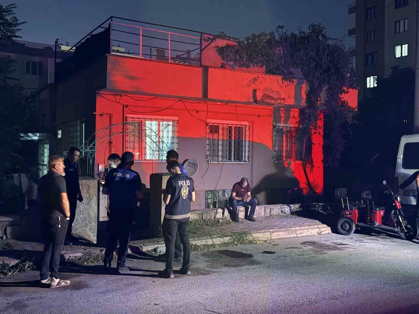 MELİKGAZİ İLÇESİNDE KENDİSİNDEN HABER ALINAMAYAN BİR KİŞİ EVİNDE ÖLÜ BULUNDU.