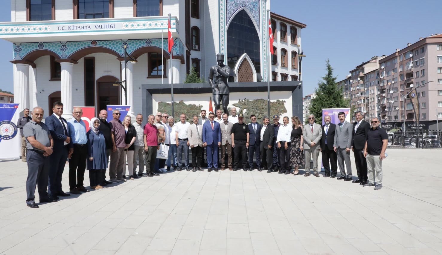 KÜTAHYA EMNİYET TEŞKİLATINA 37 YENİ HİZMET ARACI