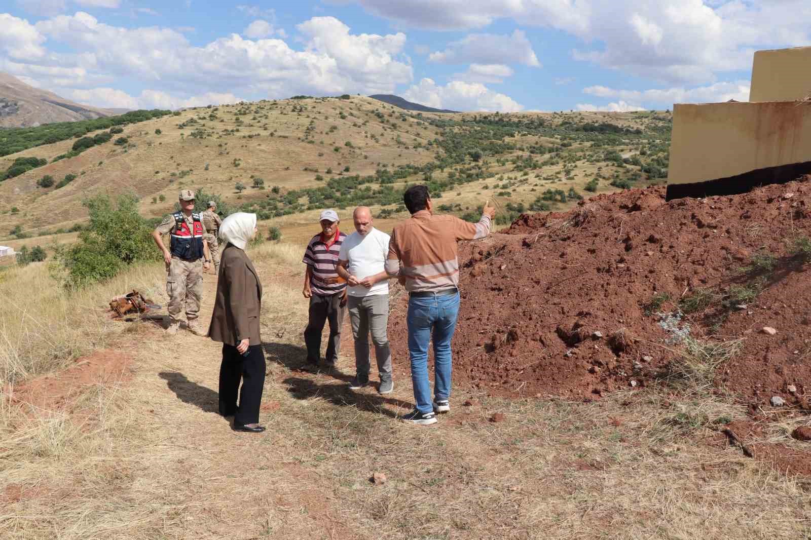 ERZİNCAN’IN TERCAN İLÇESİNDE, 2026 YILI KÖYDES PROGRAMI KAPSAMINDA KÖYLERDE YAPIMI GERÇEKLEŞTİRİLEN İÇME SUYU TESİSİ PROJELERİ YERİNDE İNCELENDİ