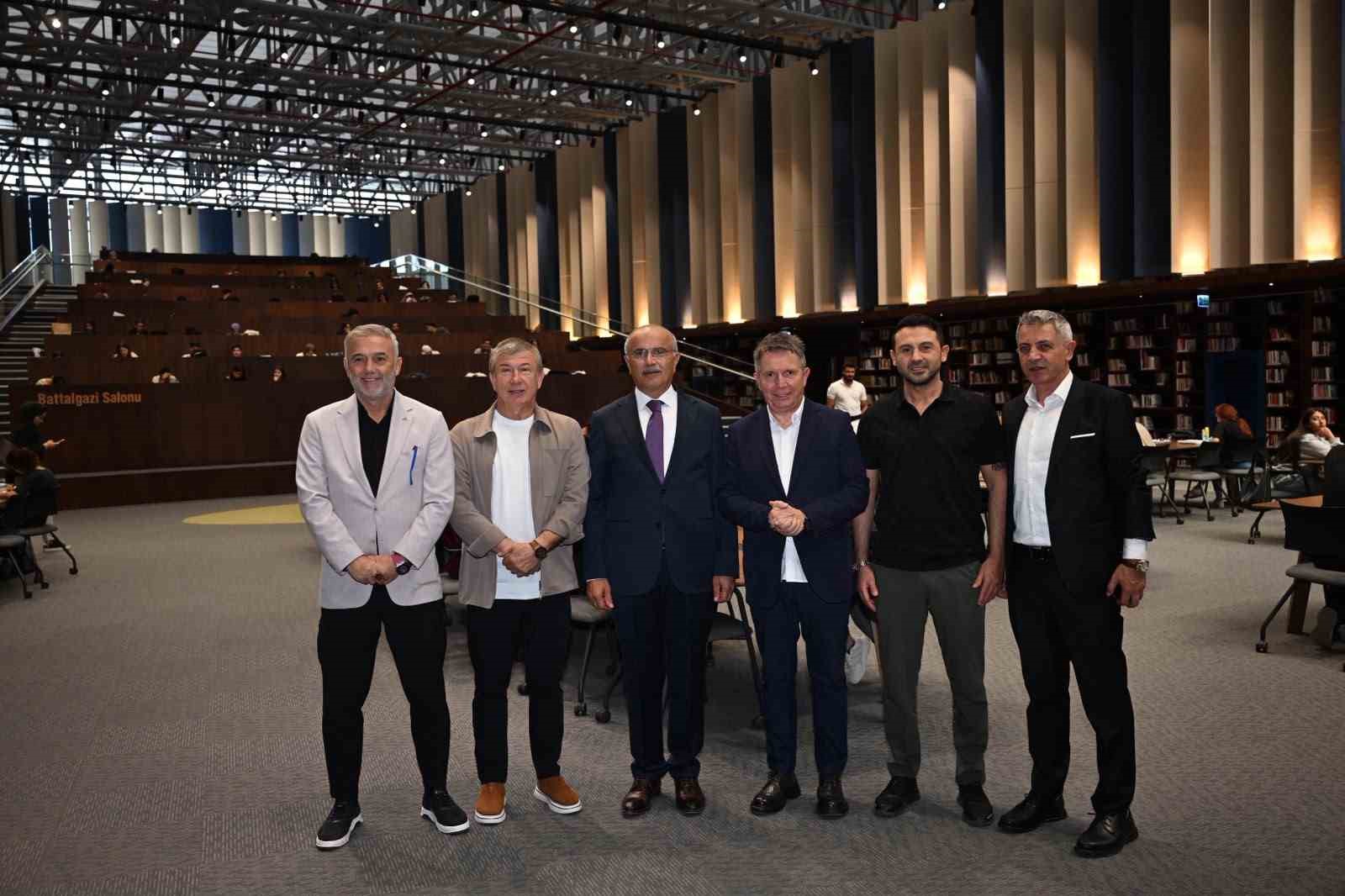 SPOR DÜNYASININ ÜNLÜ İSİMLERİNDEN BAŞKAN ER’E ÖVGÜ