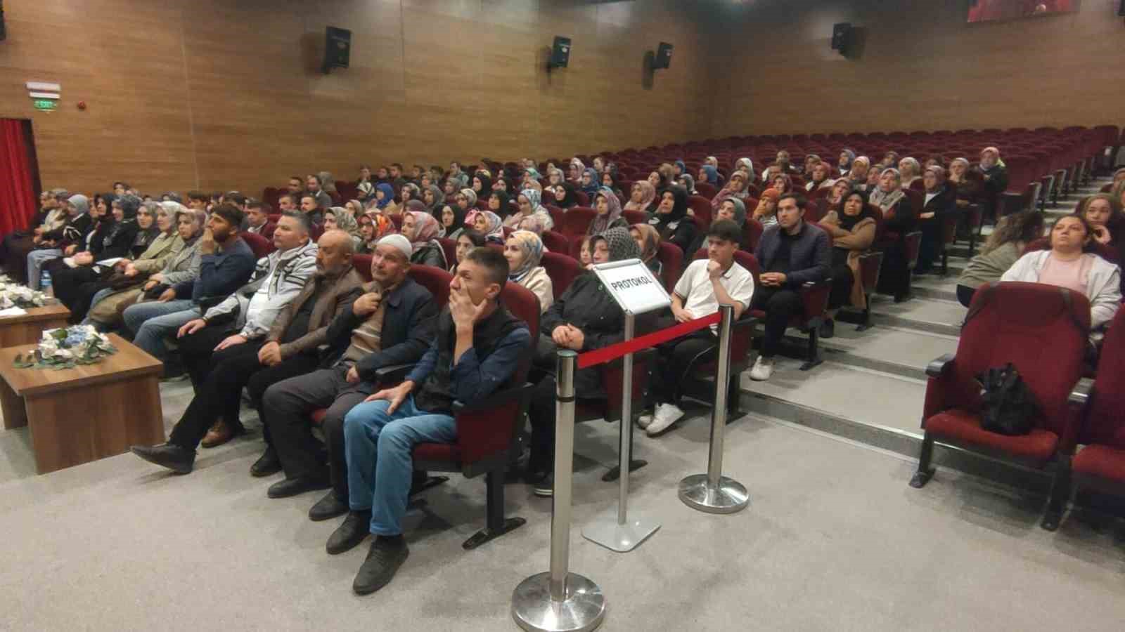 120 PERSONEL İLE 40 BAHÇE GÖREVLİSİ KATILDI