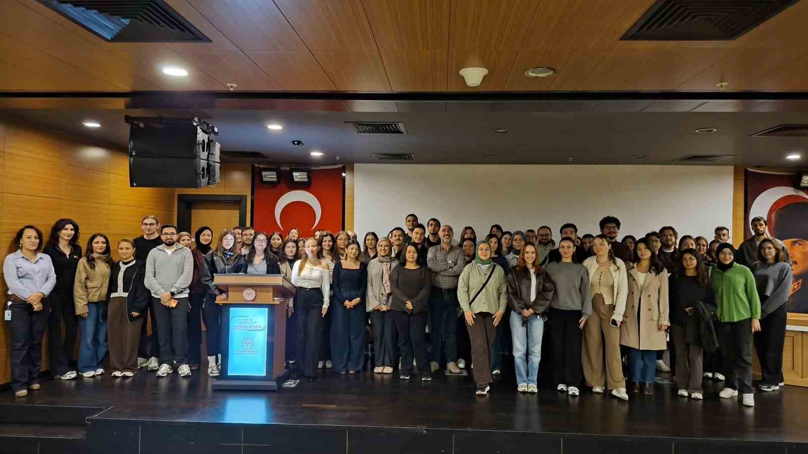 ESKİŞEHİR İL SAĞLIK MÜDÜRLÜĞÜ TARAFINDAN DÜZENLENEN II. GELENEKSEL ACİL ORYANTASYON SEMPOZYUMU, ACİL SAĞLIK HİZMETLERİNDEKİ GÜNCEL BİLGİ VE UYGULAMALARIN ELE ALINDIĞI KAPSAMLI OTURUMLARLA TAMAMLANDI.