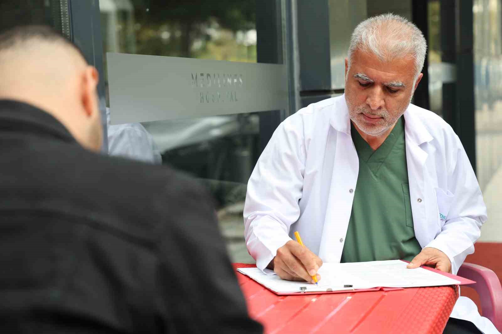ELAZIĞ MEDİLİNES HOSPİTAL BAŞHEKİMİ OP. DR. VEYSEL YÜZGEÇ (SAĞDA)