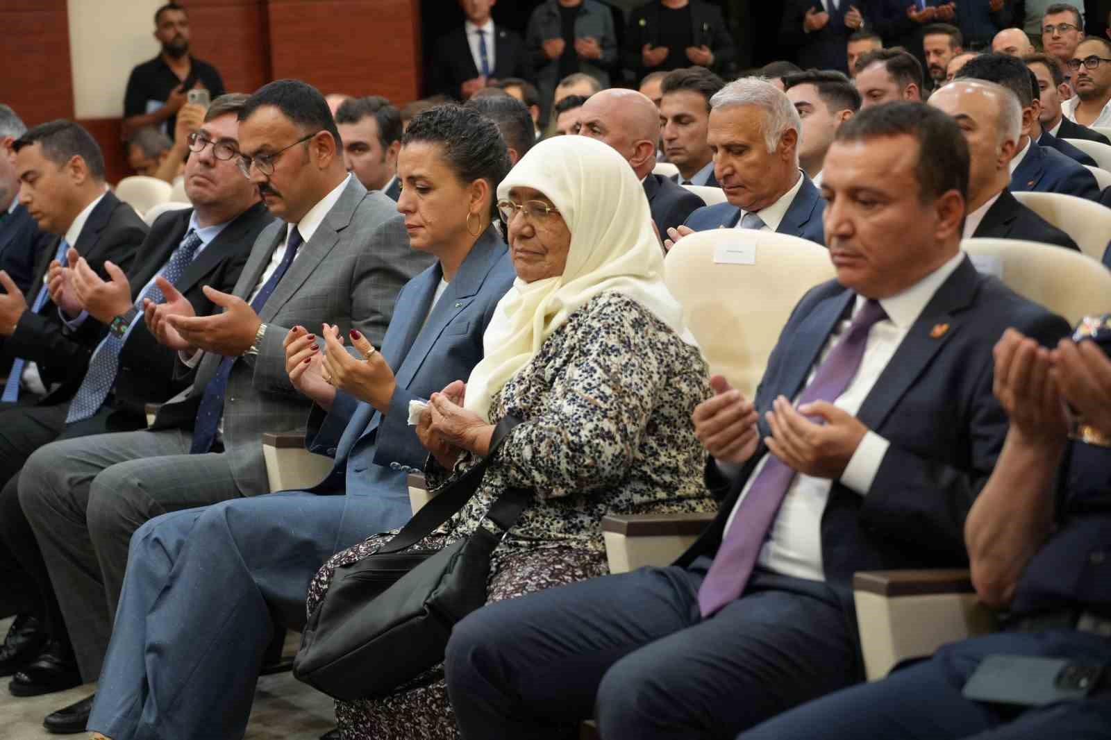 ANTALYA'DA TEDAVİ GÖRDÜĞÜ HASTANEDE HAYATINI KAYBEDEN CUMHURİYET SAVCISI GADEM TAŞ'IN ADININ VERİLDİĞİ KONFERANS SALONU, TÖRENLE HİZMETE AÇILDI.