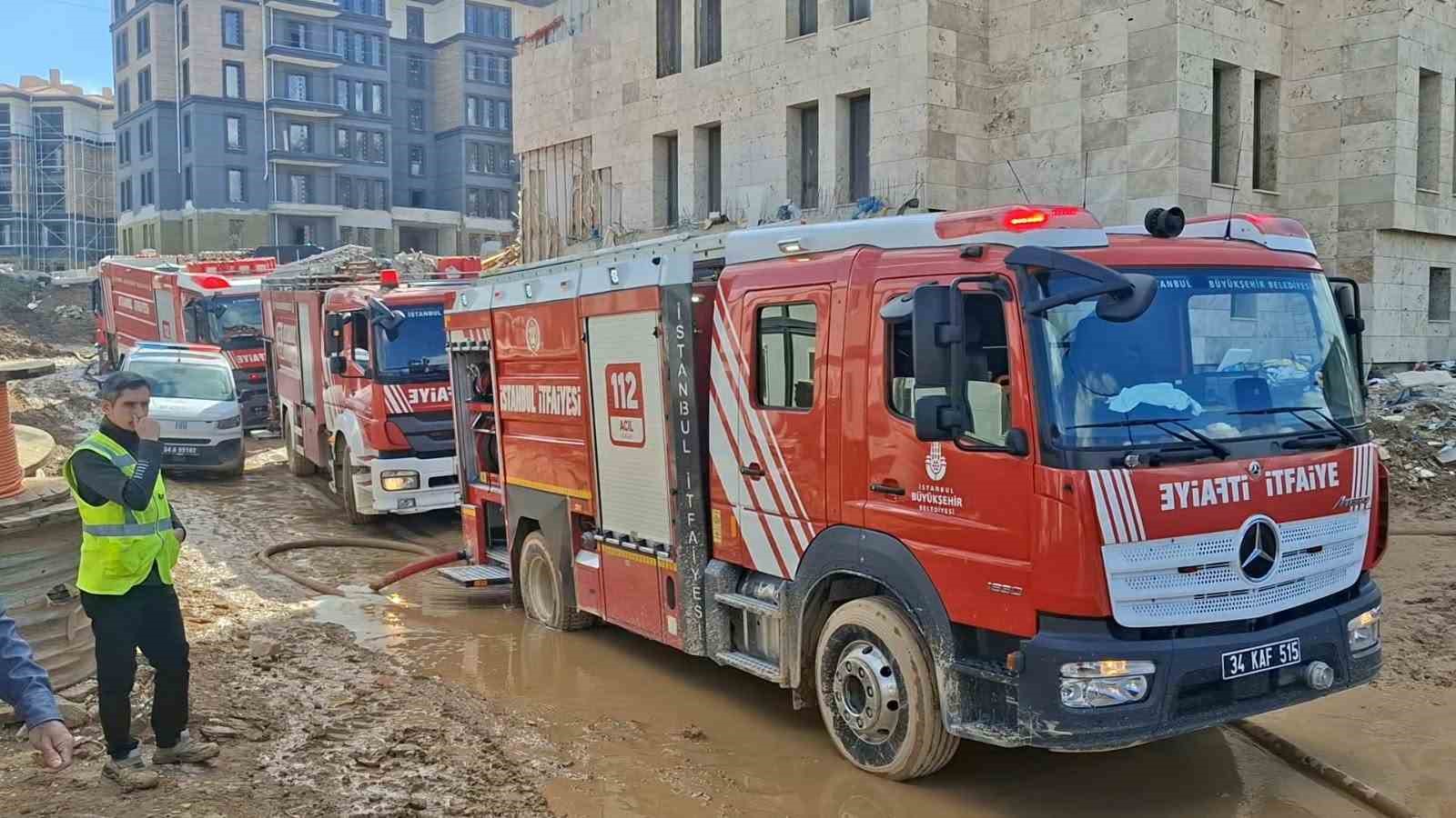 TUZLA’DA BİR İŞ YERİNİN ŞANTİYESİNDE BULUNAN İŞÇİ KONTEYNERİNDE HENÜZ BİLİNMEYEN BİR NEDENLE YANGIN ÇIKTI