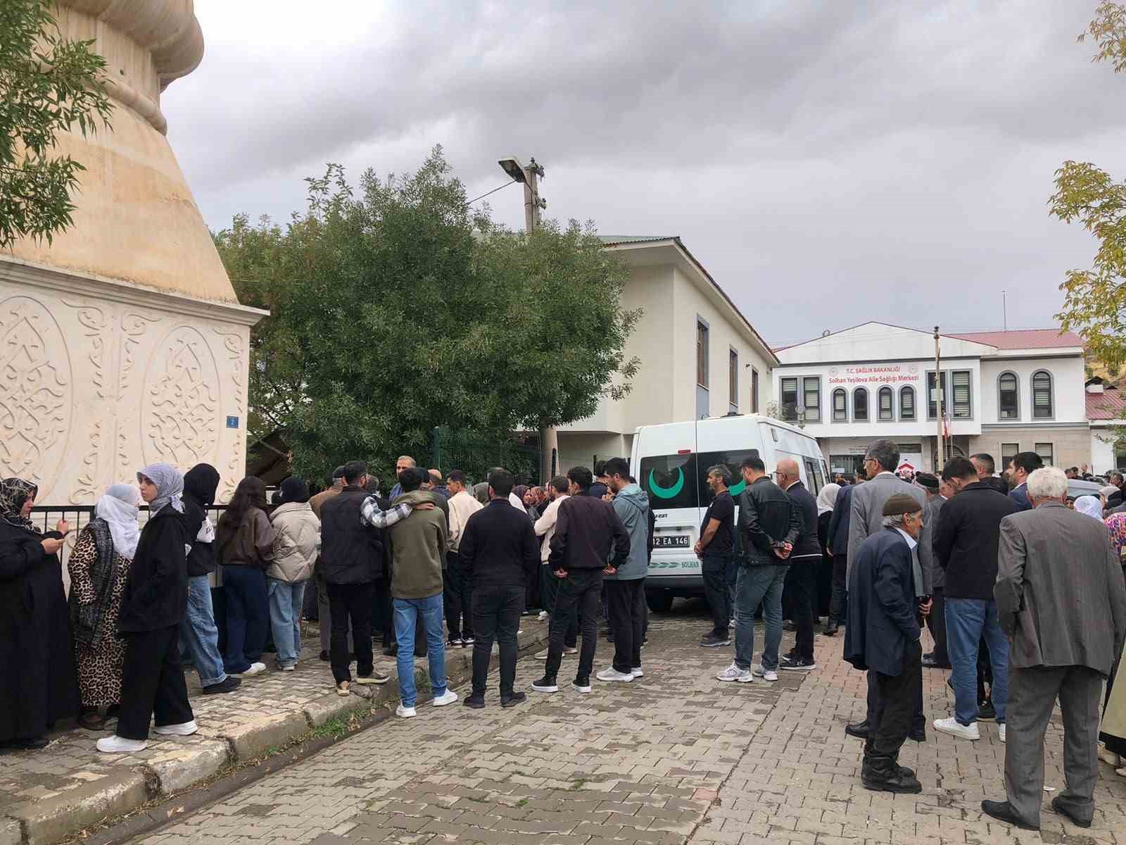 ASANSÖR KAZASINDA HAYATINI KAYBEDEN ÖĞRENCİ GÖZYAŞLARIYLA TOPRAĞA VERİLDİ