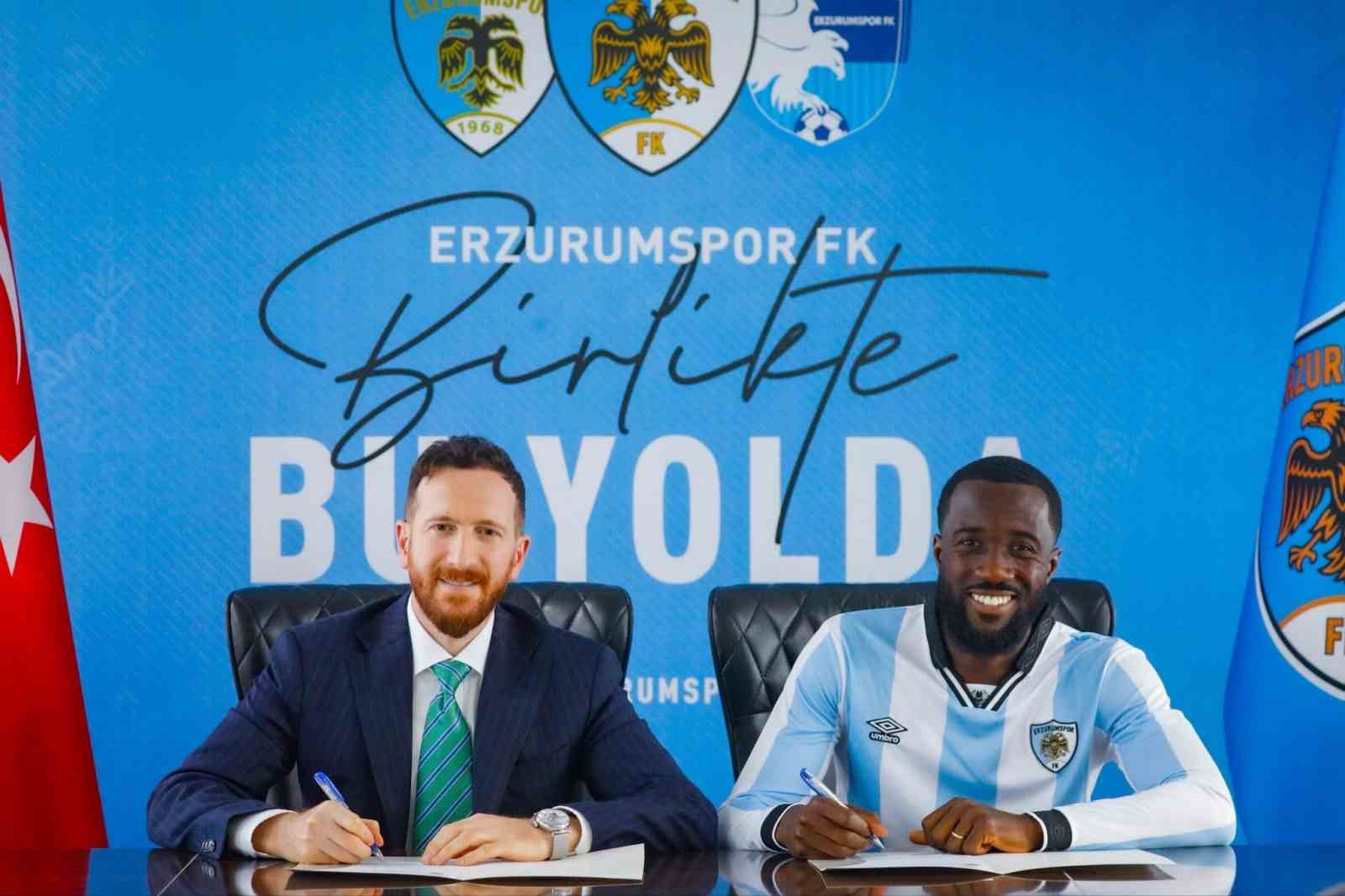 ERZURUMSPOR FK BAŞKANI AHMET DAL (SOLDA), ELİSHA OWUSU (SAĞDA)