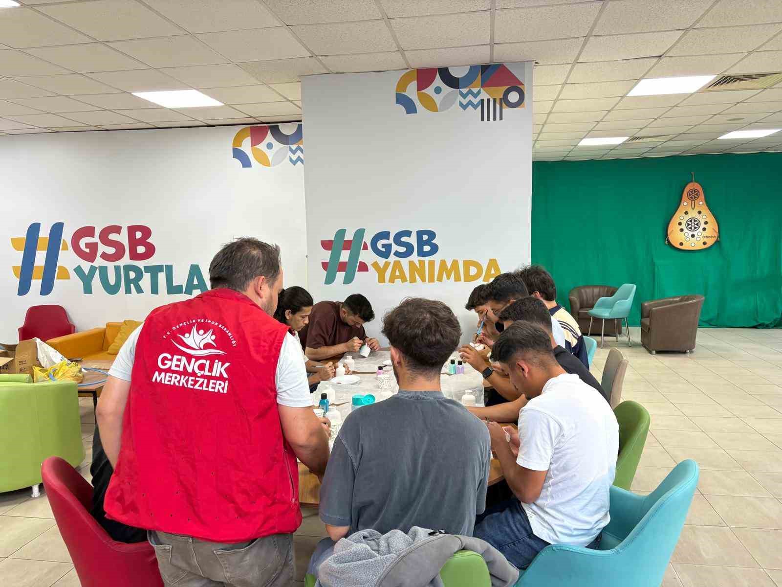 MUĞLA ERKEK ÖĞRENCİ YURDUNDA GENÇLERE YÖNELİK SOSYAL, SANATSAL VE SPORTİF FAALİYETLER SÜRÜYOR