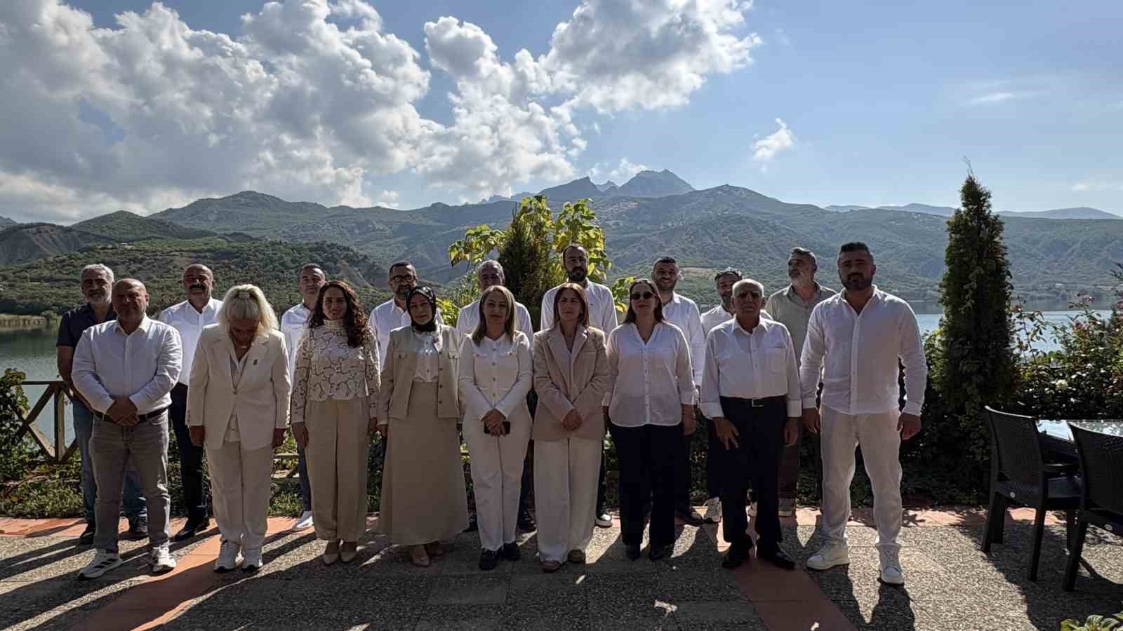 TUNCELİ TİCARET VE SANAYİ ODASI (TSO) SEÇİMLERİNDE TEK ADAY OLAN MEVCUT YÖNETİM KURULU BAŞKANI HASAN HÜSEYİN COŞKUN, BEYAZ LİSTE ADAYLARINI VE YENİ DÖNEM İÇİN ÜZERİNDE ÇALIŞTIKLARI PROJELERİ TANITTI.