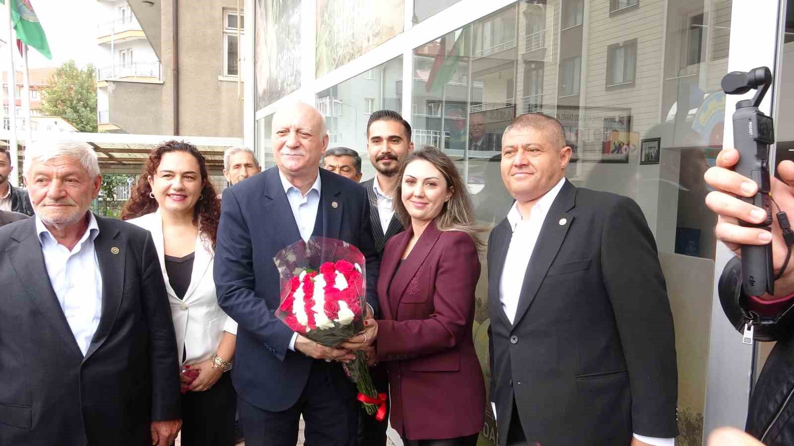TÜRKİYE ZİRAAT ODALARI BİRLİĞİ (TZOB) GENEL BAŞKANI ŞEMSİ BAYRAKTAR, ISPARTA ZİRAAT ODASI BAŞKANLIĞI'NI ZİYARET ETTİ.