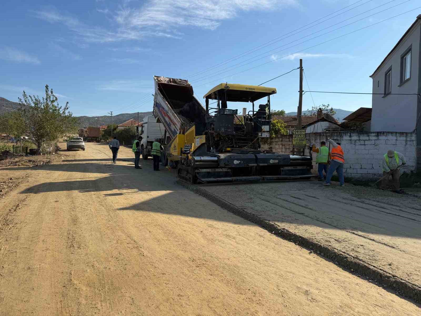AYDIN BÜYÜKŞEHİR BELEDİYESİ EKİPLERİ, 17 İLÇEDE ONLARCA FARKLI NOKTADA YOL YAPIM, BAKIM, ONARIM VE DÜZENLEME ÇALIŞMALARINI SÜRDÜRÜYOR.