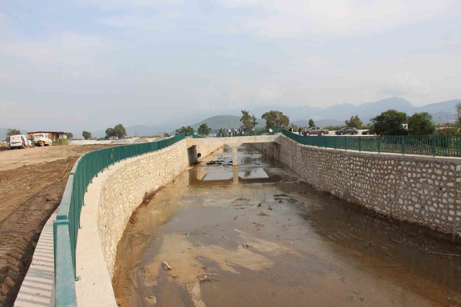 KUM MAHALLESİ'NDE DAĞLARDAN GELECEK SEL SULARINI DENİZLE BULUŞTURAN ÜLEŞİK DERESİ PROJESİ'NİN, YÜZDE 20’LİK KISMI TAMAMLANDI.