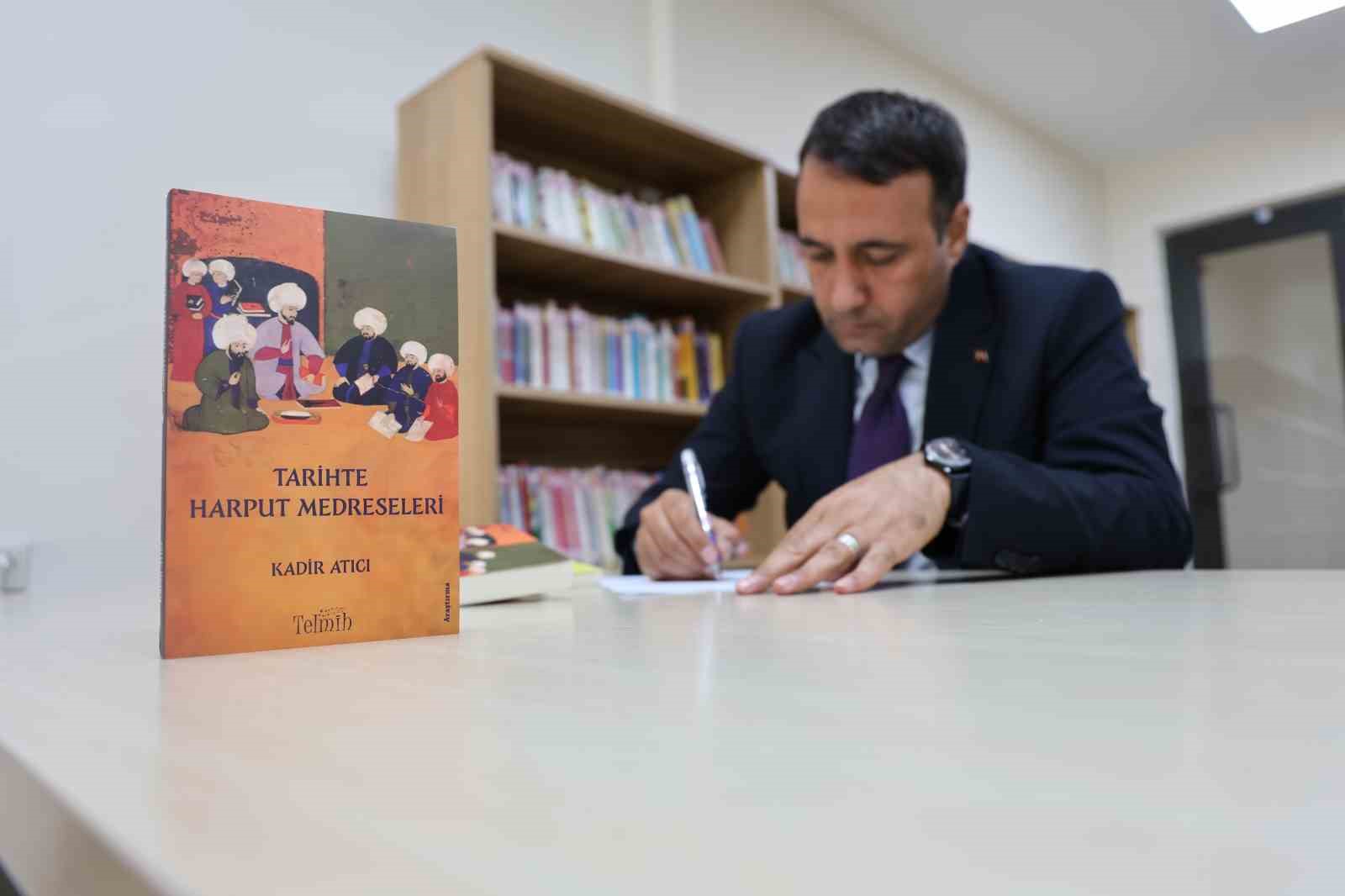 14 YILLIK SAHA TECRÜBESİYLE ELAZIĞ KÜLTÜR VE TURİZM İL MÜDÜRLÜĞÜ GÖREVİNİ YÜRÜTEN SANAT TARİHÇİSİ KADİR ATICI, KENTİN OSMANLI DÖNEMİNDEKİ DEVASA EĞİTİM MERKEZİ KİMLİĞİNİ BELGELEYEN “TARİHTE HARPUT MEDRESELERİ" ADLI İKİNCİ KİTABINI YAYIMLADI