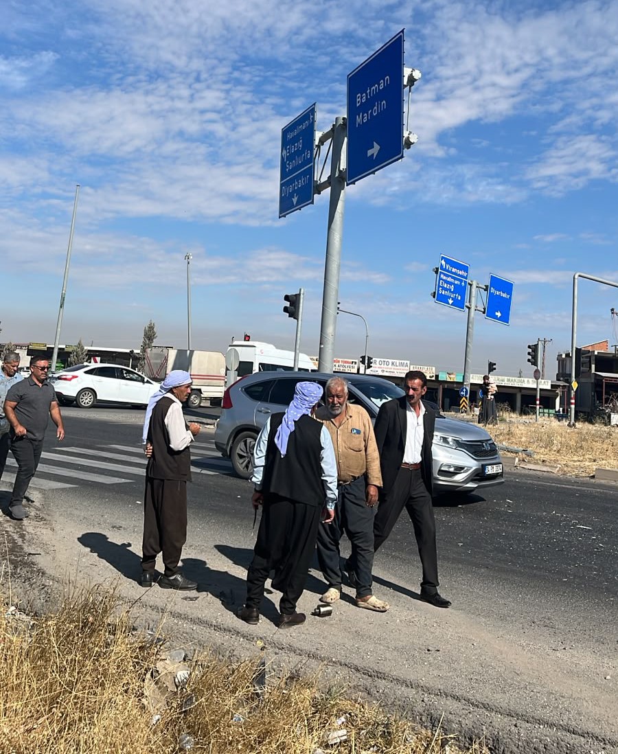 DİYARBAKIR'IN SUR İLÇESİNDE TIR İLE OTOMOBİLİN ÇARPIŞMASI SONUCU MEYDANA GELEN TRAFİK KAZASINDA 7 KİŞİ YARALANDI.