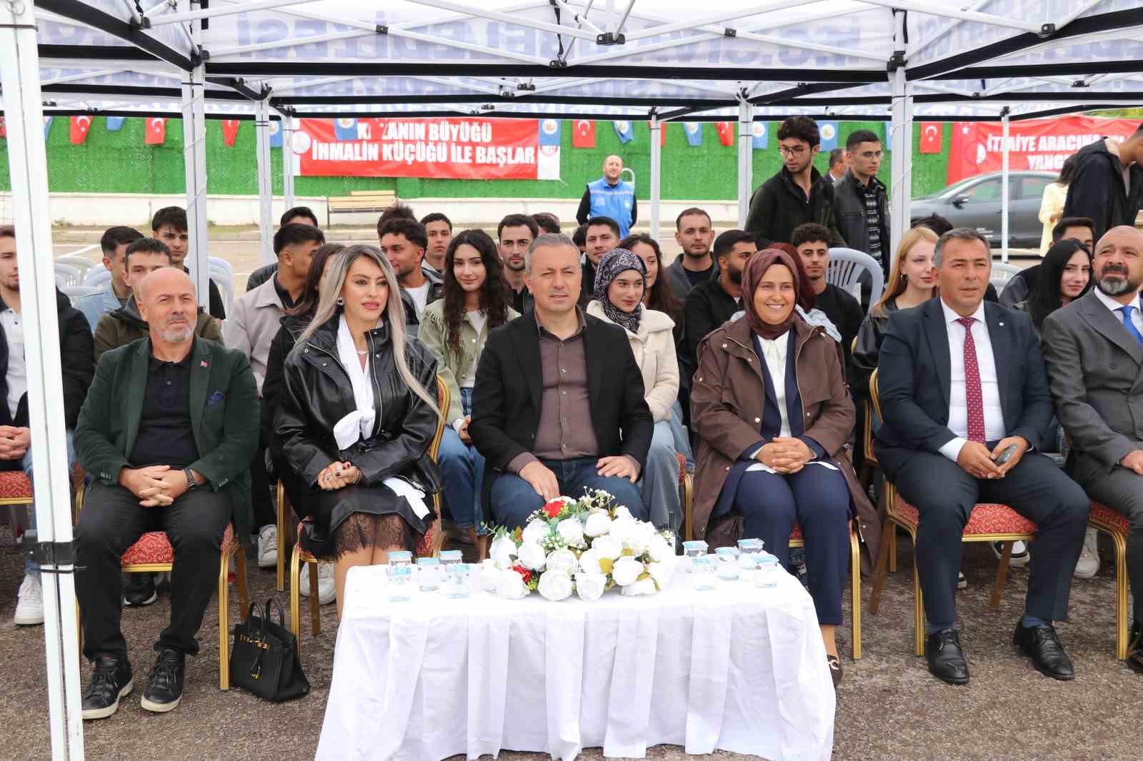 TÜRK İTFAİYE TEŞKİLATI'NIN KURULUŞUNUN 312'NCİ, SİVAS İTFAİYESİNİN 222’NCİ KURULUŞ YILDÖNÜMÜ NEDENİYLE TATBİKAT DÜZENLENDİ. SELÇUK ANADOLU LİSESİ’NDE DÜZENLENEN TATBİKATA BELEDİYE BAŞKANI ADEM UZUN, ÖĞRETMENLER VE ÇOK SAYIDA ÖĞRENCİ KATILDI.