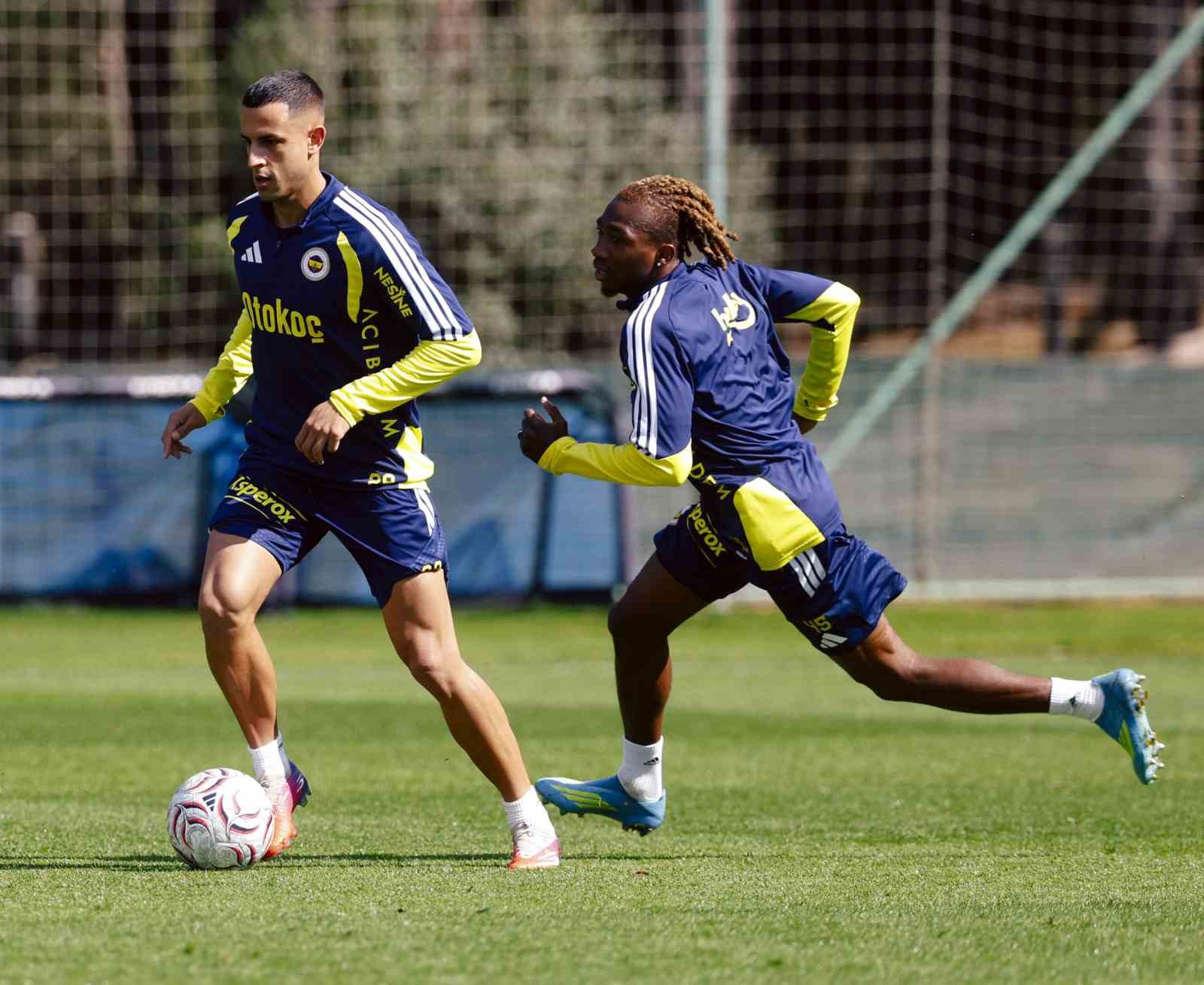 FENERBAHÇE, TRENDYOL SÜPER LİG’İN 7. HAFTASINDA DEPLASMANDA ÇAYKUR RİZESPOR İLE OYNAYACAĞI MAÇIN HAZIRLIKLARINI BUGÜN YAPTIĞI ANTRENMANLA SÜRDÜRDÜ.