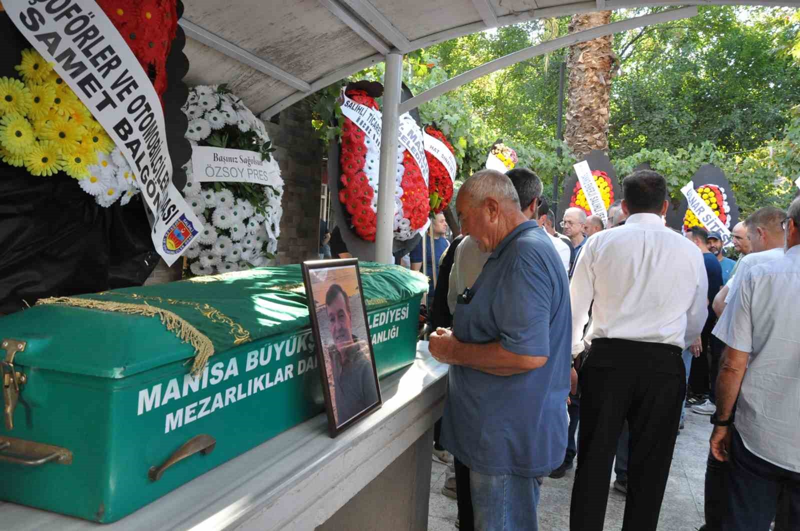 MANİSA’NIN SALİHLİ İLÇESİNDEKİ GAZ DOLUM TESİSİNDE MEYDANA GELEN PATLAMA VE ARDINDAN ÇIKAN YANGINDA HAYATINI KAYBEDEN TESİS SAHİBİ NAZİF KAVAS, OLAYDAN 3 GÜN SONRA SON YOLCULUĞUNA UĞURLANDI.