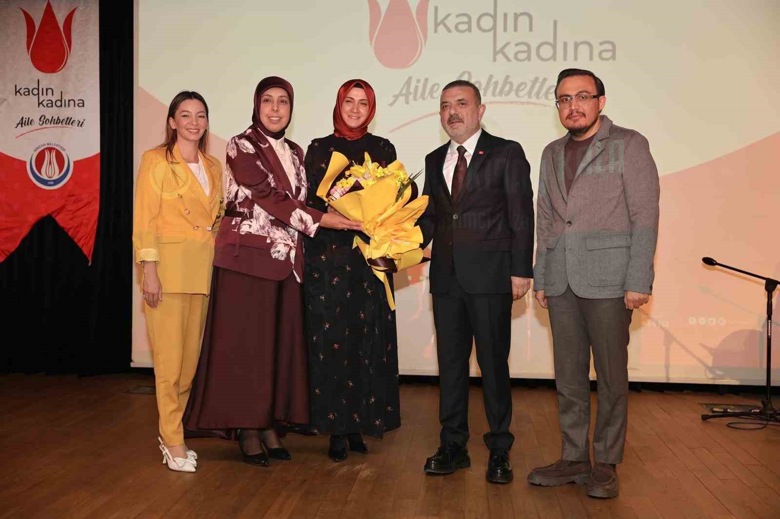 SİNCAN BELEDİYESİ, KADIN KADINA AİLE SOHBETLERİ PROGRAMI İLE ALANINDA UZMAN, BİRBİRİNDEN DEĞERLİ İSİMLERİ SİNCANLI HANIMLARLA BULUŞTURMAYI SÜRDÜRÜYOR. LALE KONFERANS SALONU'NDA GERÇEKLEŞEN PROGRAMIN BU AYKİ KONUĞU EĞİTİMCİ VE YAZAR ŞULE TAŞKIRAN KALA OLDU.