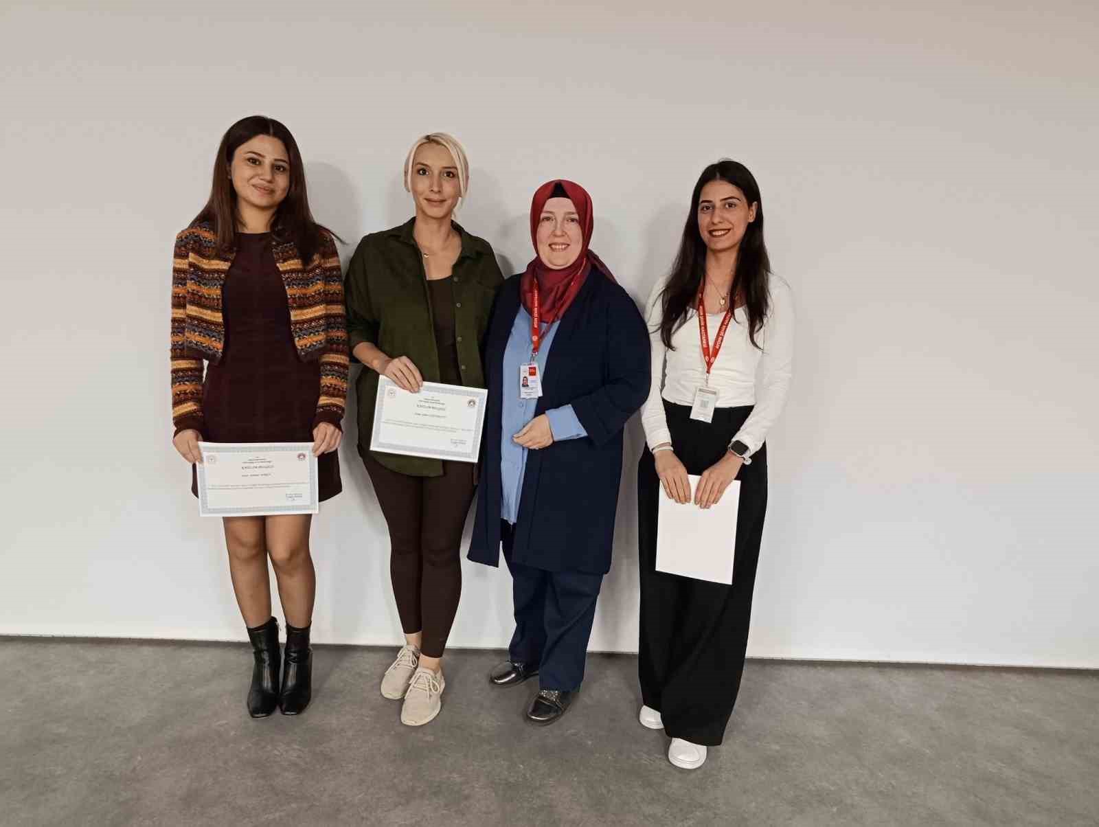AYDIN ŞEHİR HASTANESİ'NDE ANNE S&Uuml;T&Uuml;N&Uuml;N TEŞVİKİ VE BEBEK DOSTU SAĞLIK KURULUŞLARI PROGRAMI KAPSAMINDA D&Uuml;ZENLENEN EMZİRME DANIŞMANLIĞI EĞİTİMİ'Nİ BAŞARIYLA TAMAMLAYAN KATILIMCILARA SERTİFİKALARI T&Ouml;RENLE VERİLDİ.