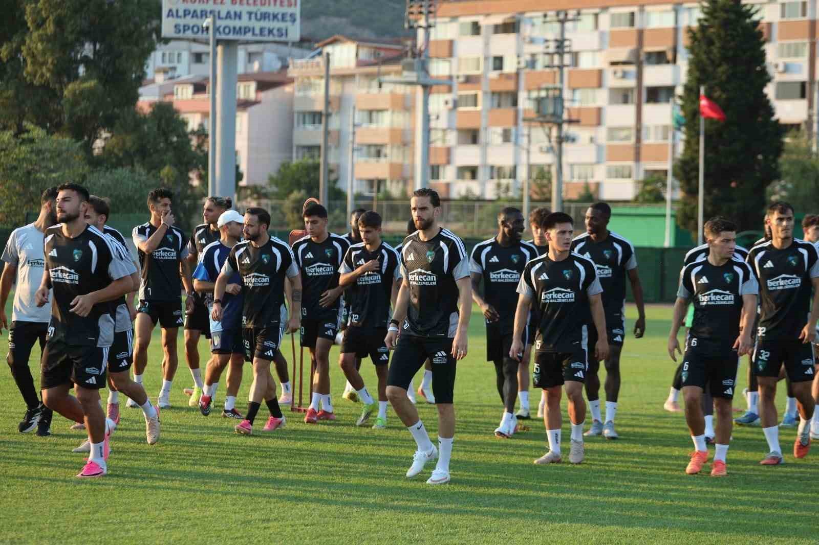KOCAELİSPOR PAZARTESİ GECESİ TARAFTARI ÖNÜNDE OYNAYACAĞI İLK İÇ SAHA MAÇININ HAZIRLIKLARINI SÜRDÜRÜYOR