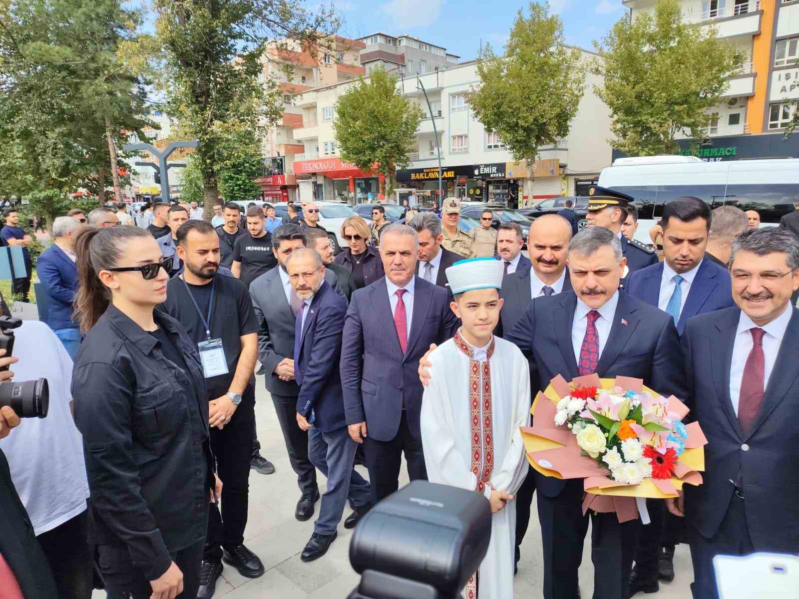 İÇİŞLERİ BAKANI MUSTAFA ÇİFTÇİ, BATMAN’DA KARDEŞLİK KÜLLİYESİ CAMİSİ’NİN AÇILIŞINA KATILDI.