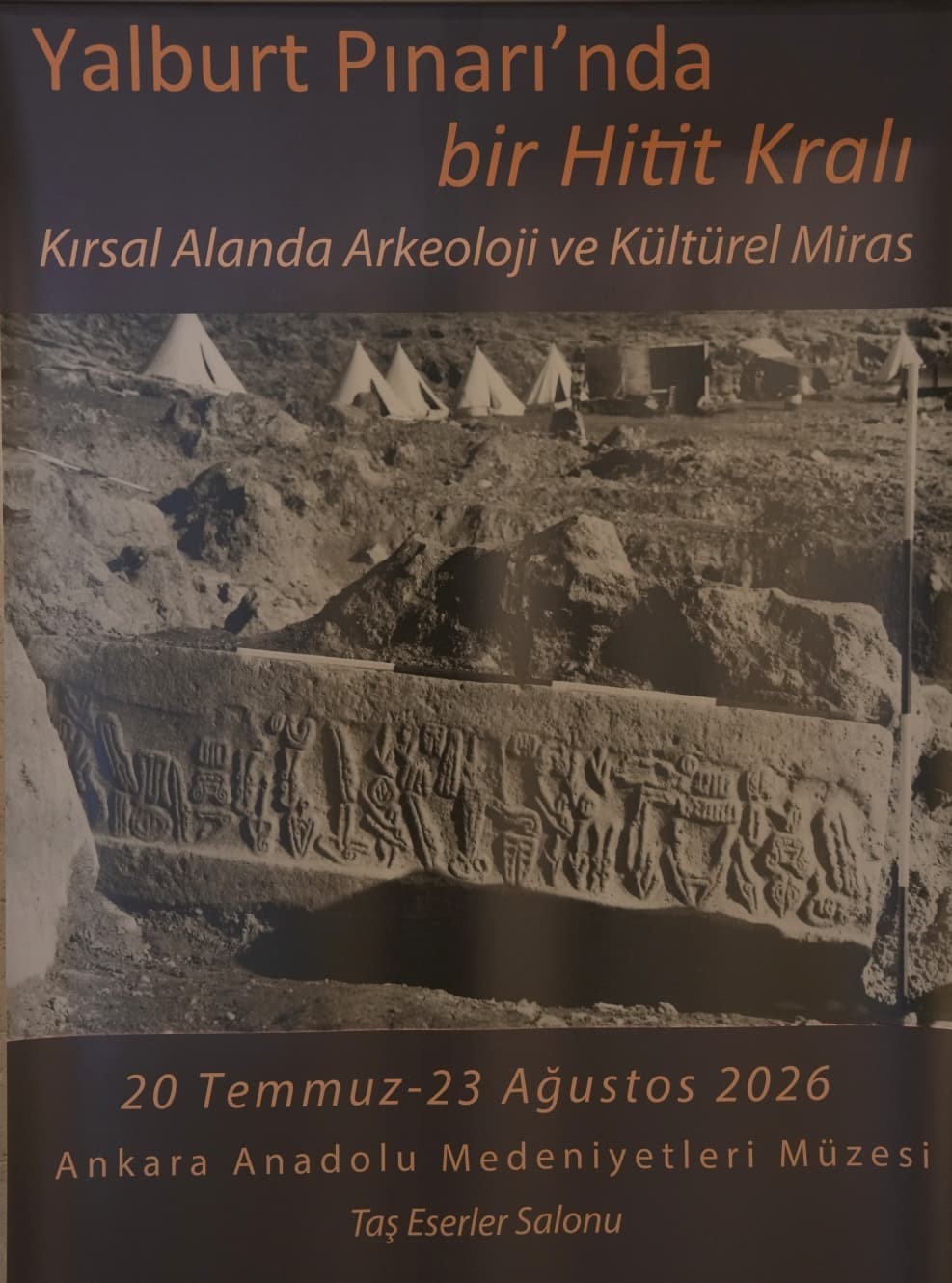 BAKAN ERSOY, ANADOLU MEDENİYETLERİ MÜZESİ MÜDÜRLÜĞÜ İLE AMERİKA BİRLEŞİK DEVLETLERİ İLLİNOİS ÜNİVERSİTESİ İŞ BİRLİĞİNDE, PROF. DR. ÖMÜR HARMANŞAH’IN KÜRATÖRLÜĞÜNDE HAZIRLANAN SERGİYİ GEZEREK ÇALIŞMALARA İLİŞKİN DEĞERLENDİRMELERDE BULUNDU.
