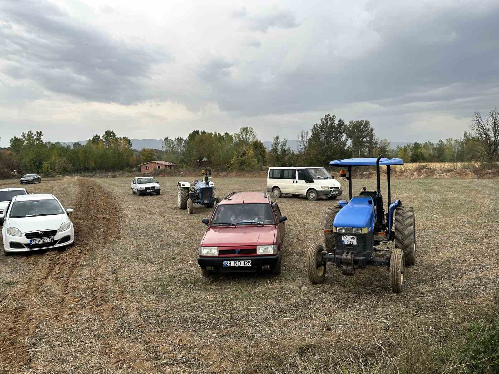 KASTAMONU’NUN TAŞKÖPRÜ İLÇESİNDE TARLADA ÇIKAN KAVGADA, SİLAHLA VURULAN 4 KİŞİ HAYATINI KAYBETTİ.