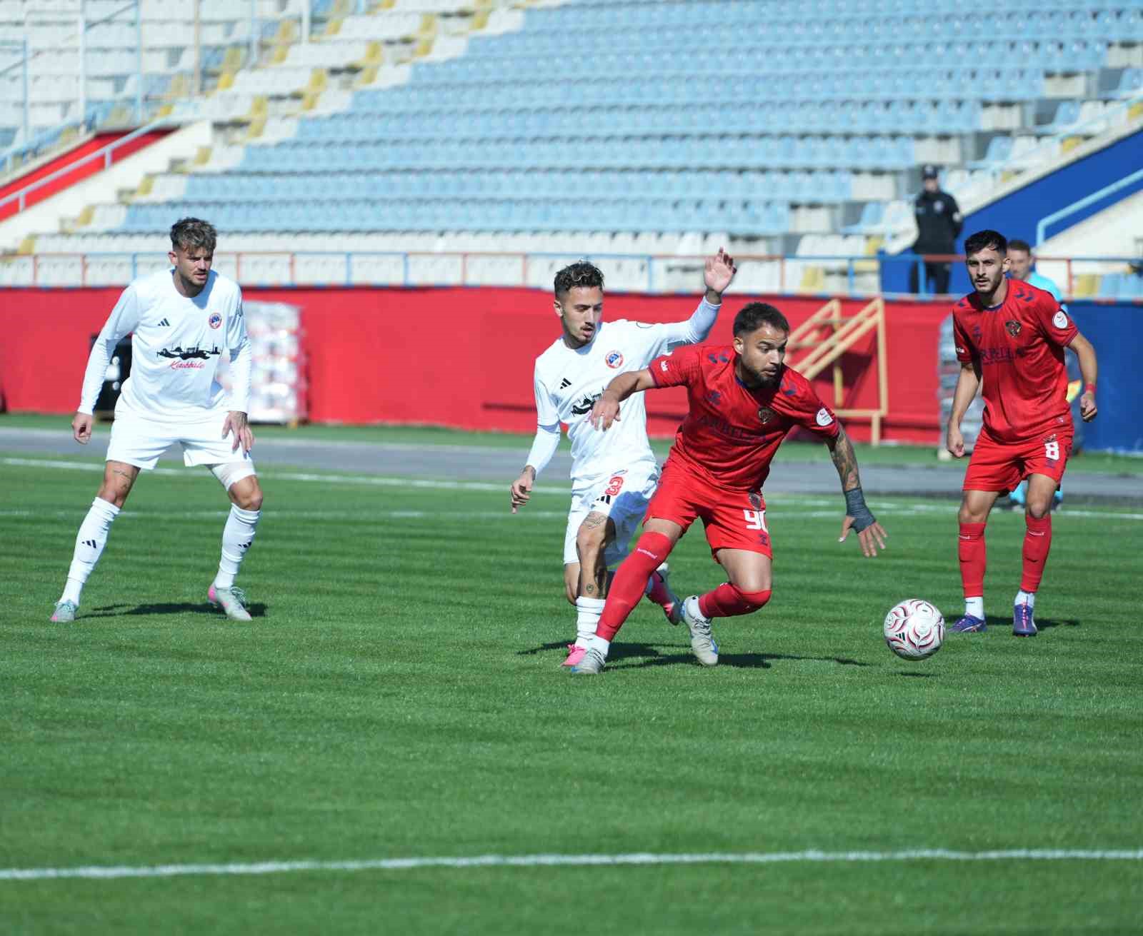 TFF 3. LİG 3. GRUP'TA MÜCADELE EDEN KIRIKKALE FK, SAHASINDA YENİ MERSİN İDMANYURDU'NU 3-0 MAĞLUP EDEREK SEZONUN İLK GALİBİYETİNİ ALDI.