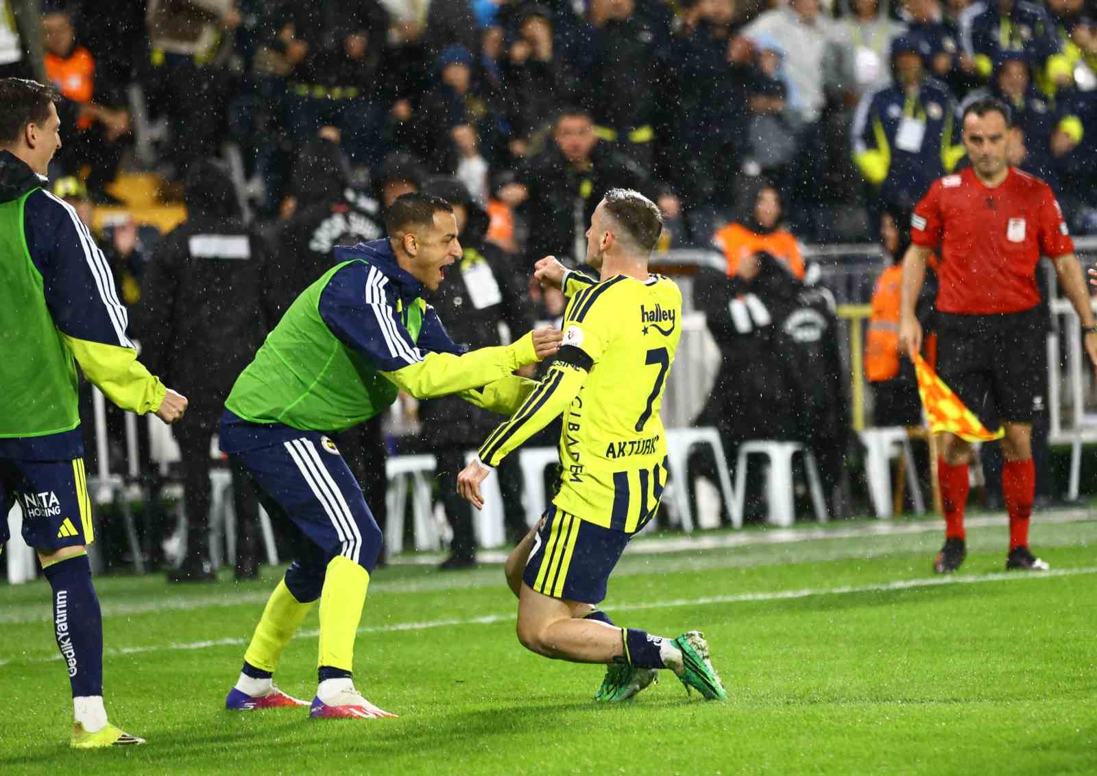 TRENDYOL SÜPER LİG’İN 8. HAFTASINDA FENERBAHÇE EVİNDE KARŞILAŞTIĞI CORENDON ALANYASPOR'U 3-0 MAĞLUP ETTİ.