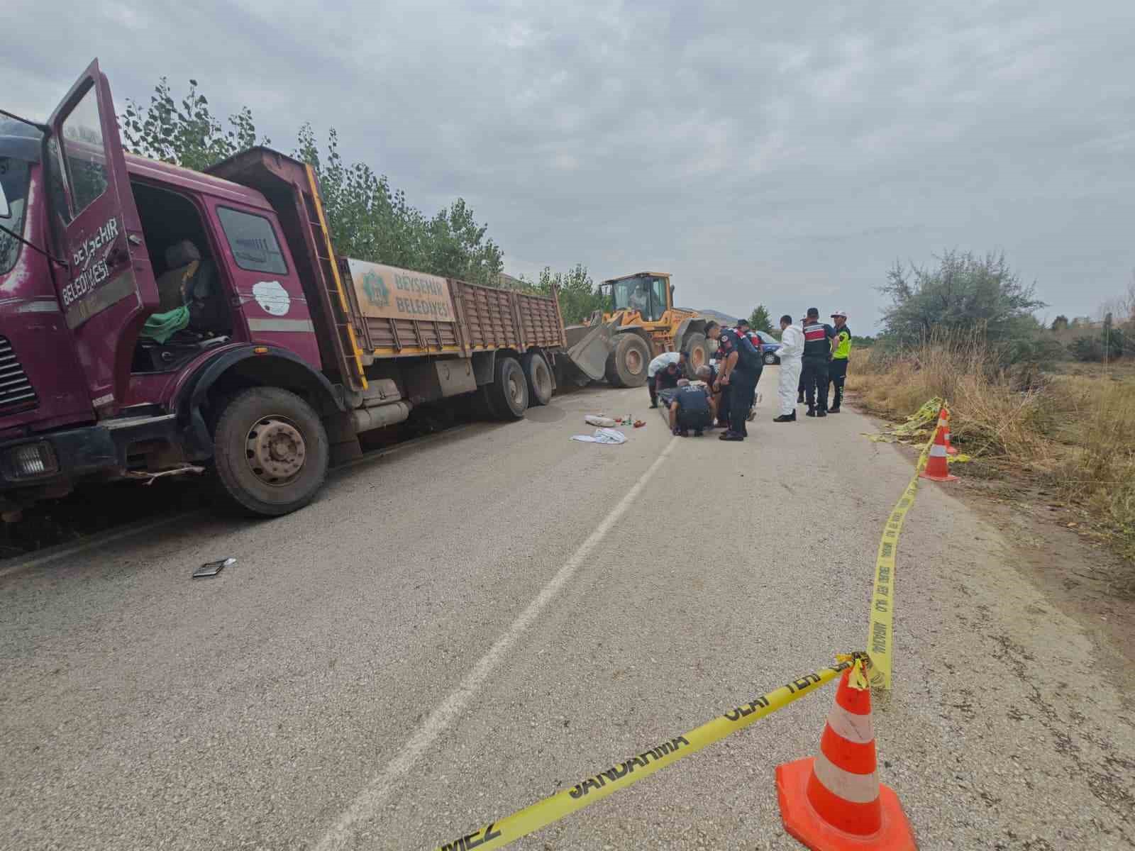ISPARTA'NIN YALVAÇ İLÇESİNDE KAMYONLA MOTOSİKLETİN ÇARPIŞMASI SONUCU MOTOSİKLET SÜRÜCÜSÜ 17 YAŞINDAKİ GENÇ HAYATINI KAYBETTİ.
