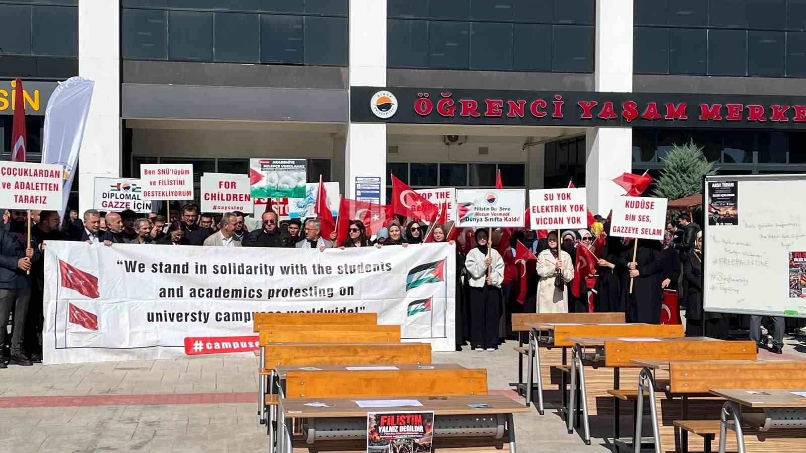TÜGVA SİNOP ŞUBESİ VE YENİLER ÖĞRENCİ KULÜBÜ TARAFINDAN, 7 EKİM AKSA TUFANI’NIN YIL DÖNÜMÜ DOLAYISIYLA SİNOP ÜNİVERSİTESİNDE FİLİSTİN’E DESTEK PROGRAMI DÜZENLENDİ.