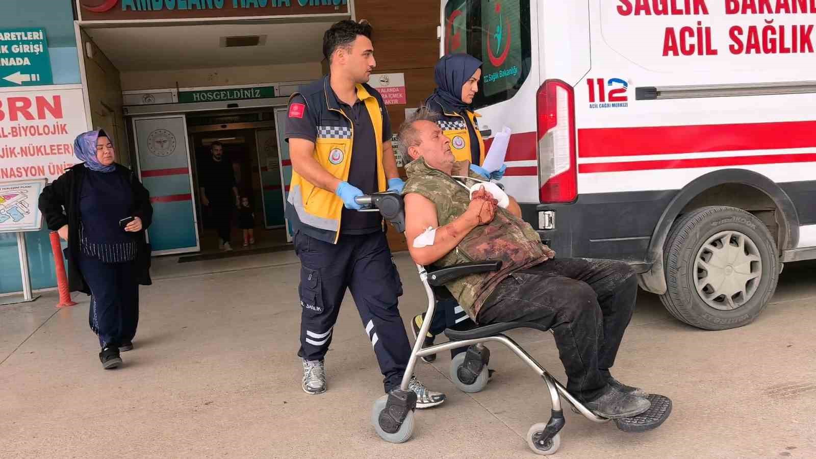 BURSA’NIN İNEGÖL İLÇESİNDE ODUN KESİMİ SIRASINDA MOTORLU TESTEREYE ELİNİ KAPTIRAN 61 YAŞINDAKİ ADAM YARALANDI.