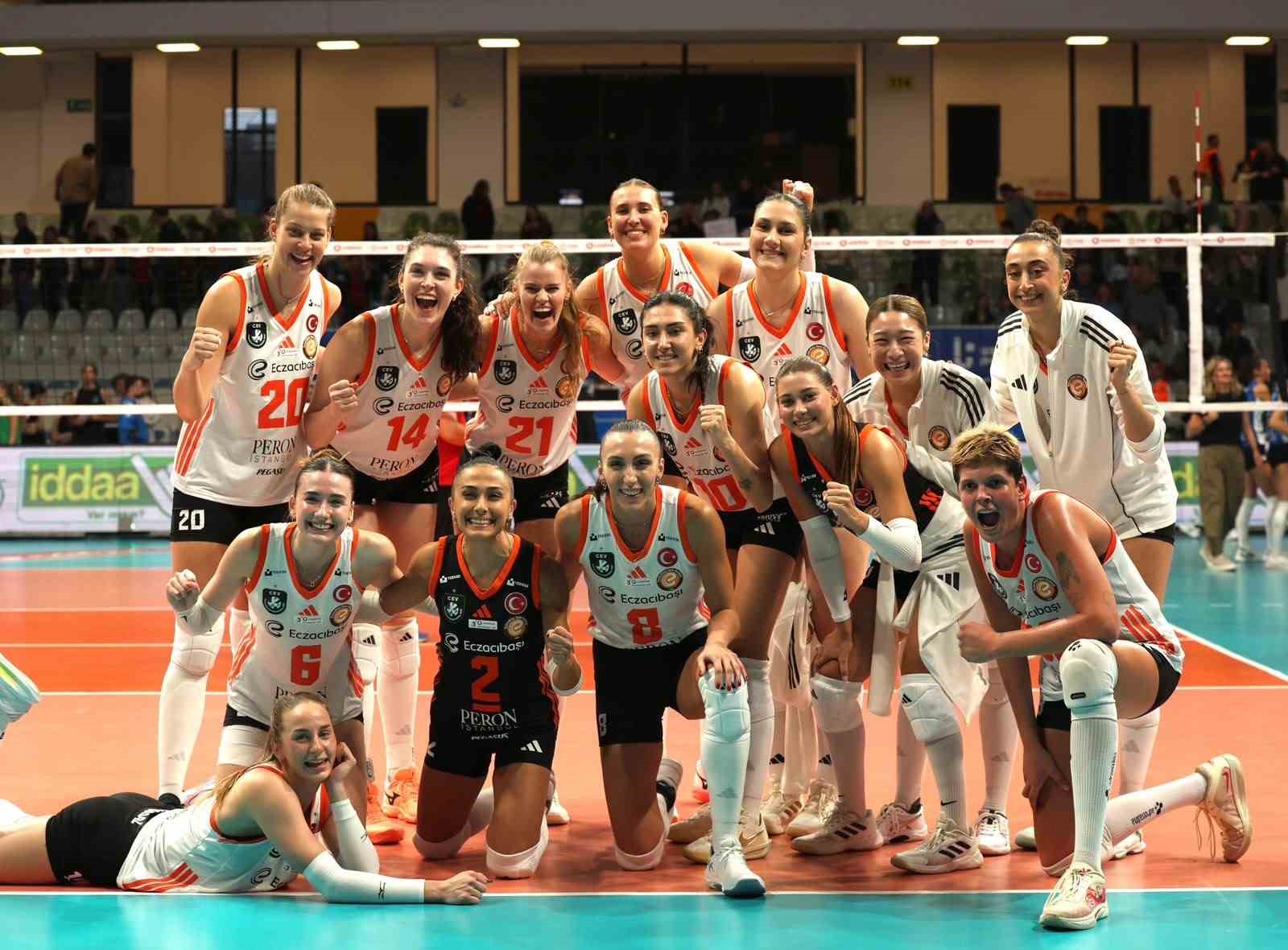 ECZACIBAŞI PERON İSTANBUL, VODAFONE SULTANLAR LİGİ’NİN İLK HAFTASINDA NİLÜFER BELEDİYESPOR DEPLASMANINDA 20-25, 19-25, 25-18, 25-19 VE 15-12’LİK SET SKORLARIYLA 3-2 GALİP AYRILDI.