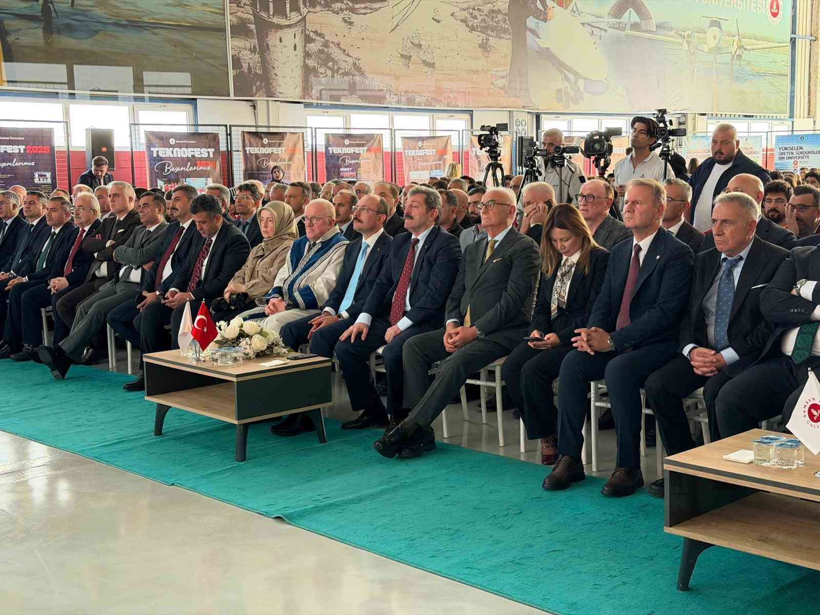 SAMSUN ÜNİVERSİTESİNİN 2026-2027 AKADEMİK YILI AÇILIŞ PROGRAMI İLE 66. HÜKÜMET TİCARET BAKANI VE TBMM PLAN VE BÜTÇE KOMİSYONU BAŞKANI DR. MEHMET MUŞ’A FAHRİ DOKTORA TEVCİH TÖRENİ GERÇEKLEŞTİRİLDİ.