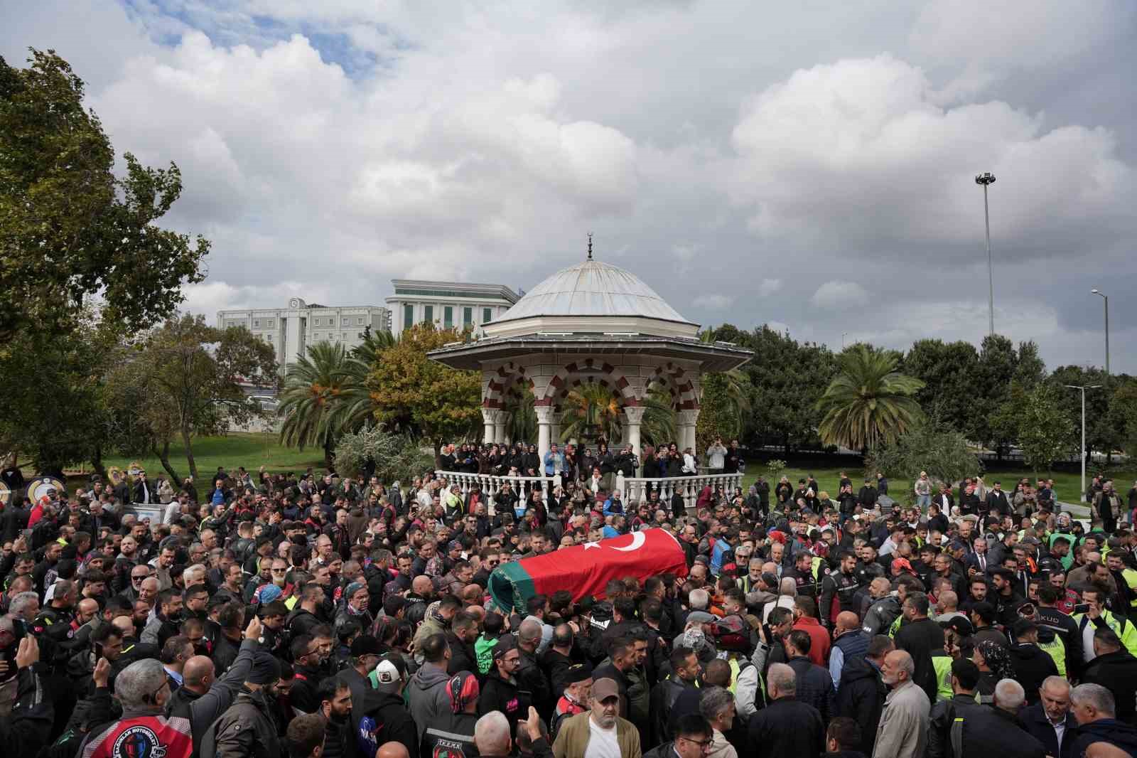 FENOMEN MOTORCU CUMHUR KAHRAMAN SON YOLCULUĞUNA UĞURLANDI