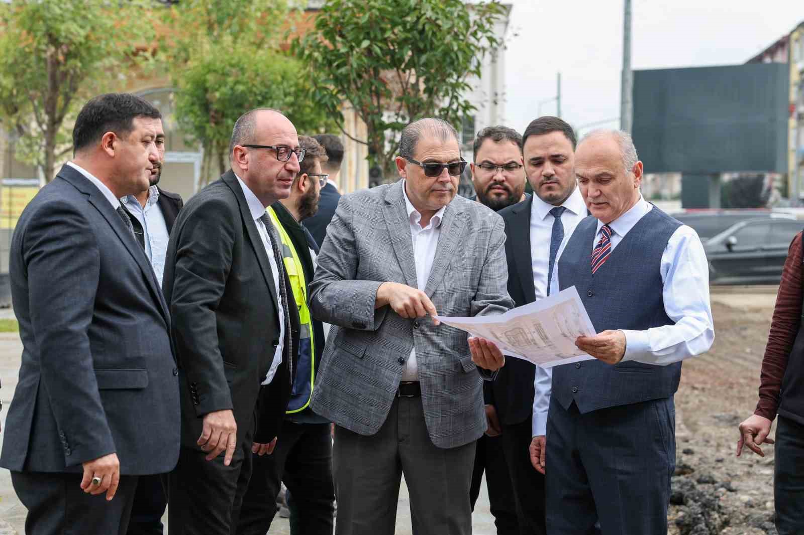 DÜZCE BELEDİYESİ TARAFINDAN CEDİDİYE KENT MEYDANI 2. ETAP ÇALIŞMALARI KAPSAMINDA İNŞA EDİLEN İŞYERLERİNDE ÇALIŞMALAR TAMAMLANDI. BELEDİYE BAŞKANI DR. FARUK ÖZLÜ, İŞYERLERİNİN LANSMANA HAZIRLANDIĞINI AÇIKLADI.